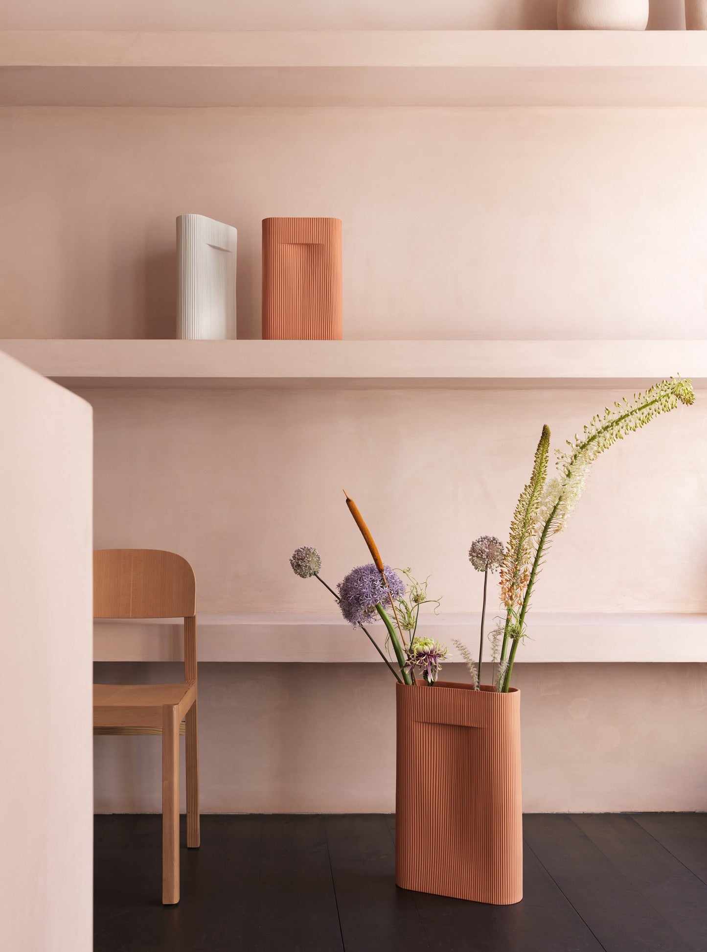 Keramikw vase RIDGE gebrochenes Weiß