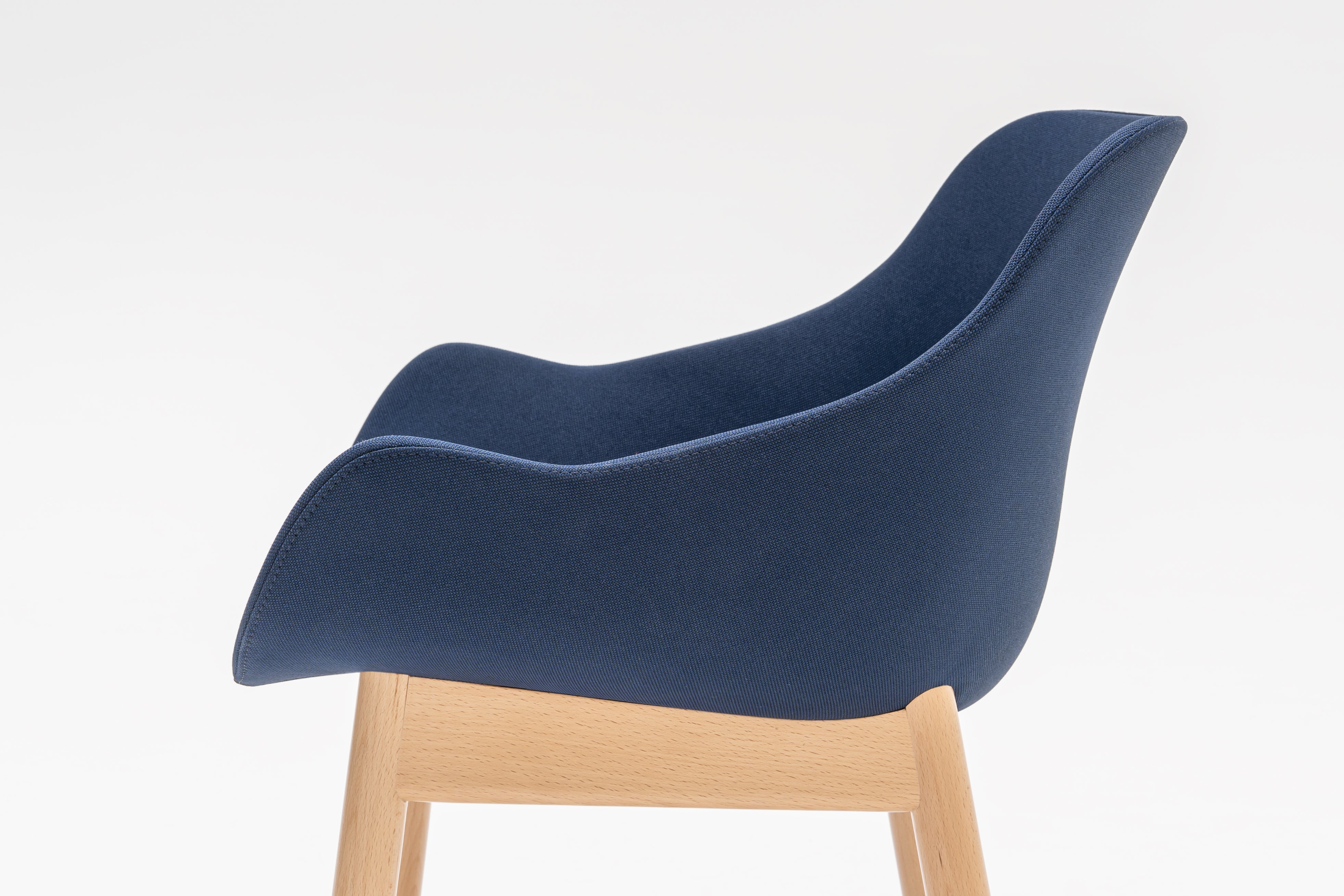 Gepolsterter Stuhl Baltic Classic Holzbasis