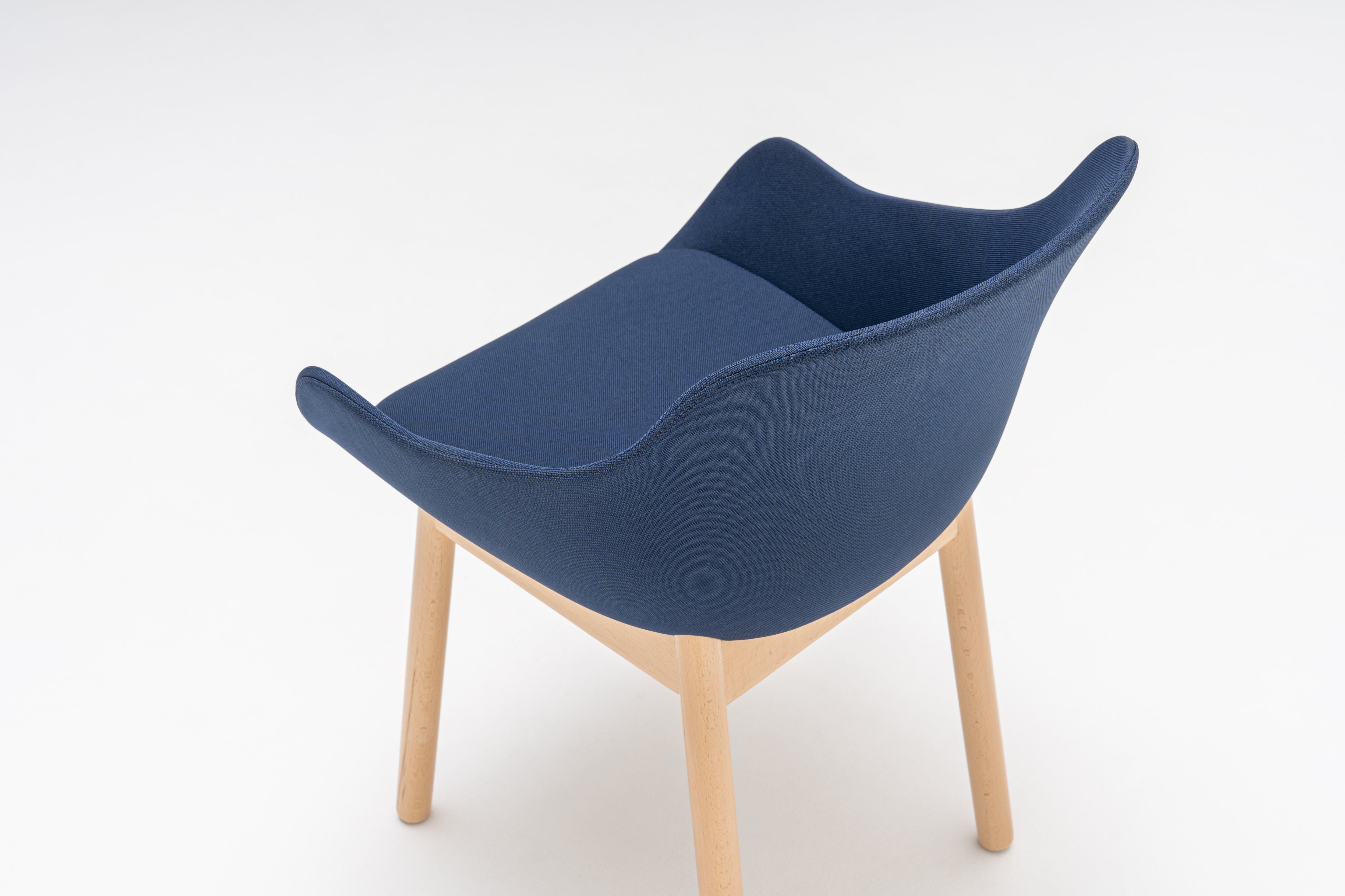 Gepolsterter Stuhl Baltic Classic Holzbasis