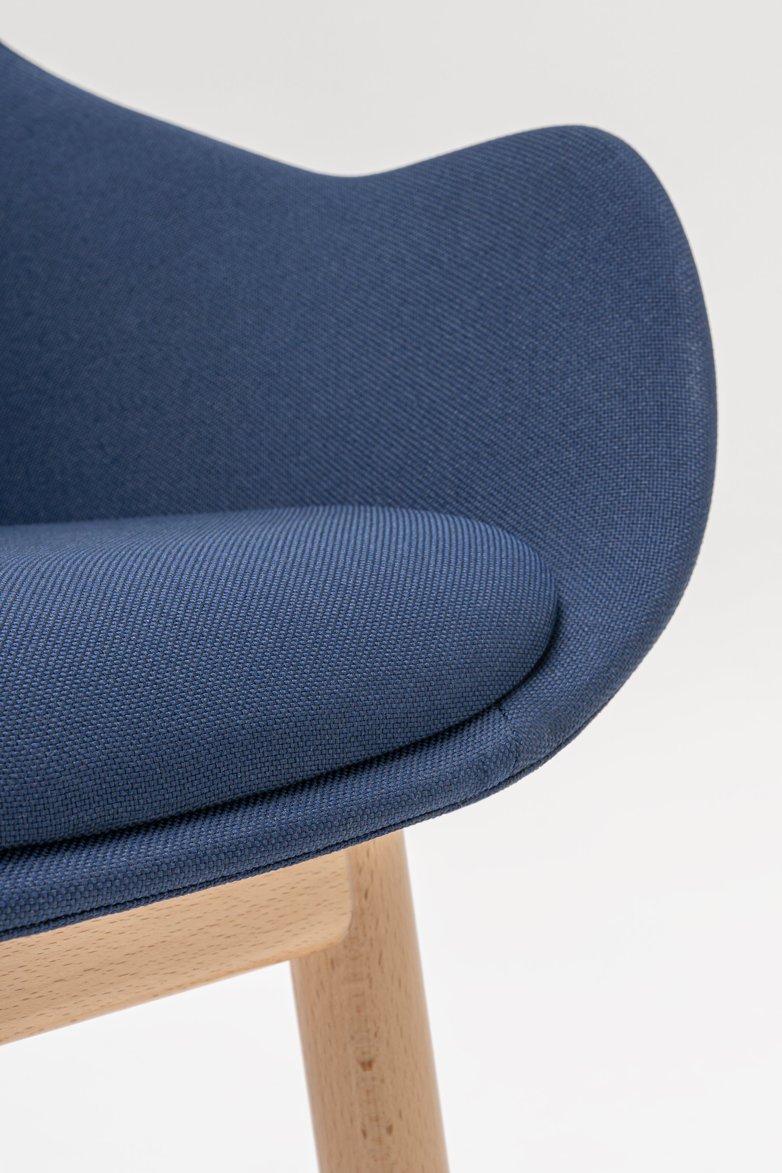 Gepolsterter Stuhl Baltic Classic Holzbasis