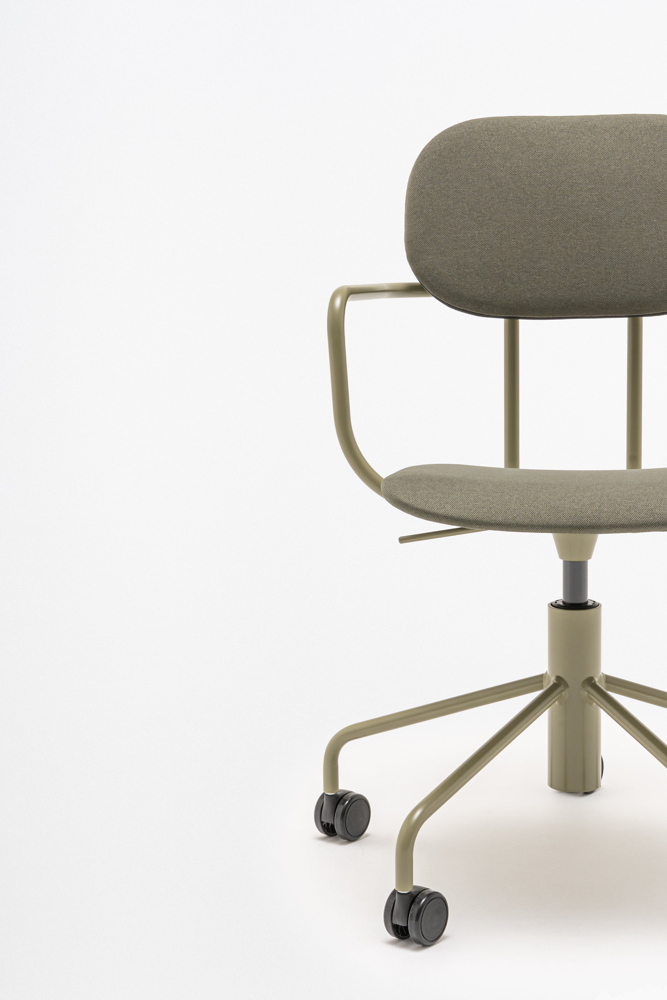 Bürostuhl mit einstellbaren neuen Schulbasis, die mit Rädern an der weichen Oberfläche gepolstert sind
