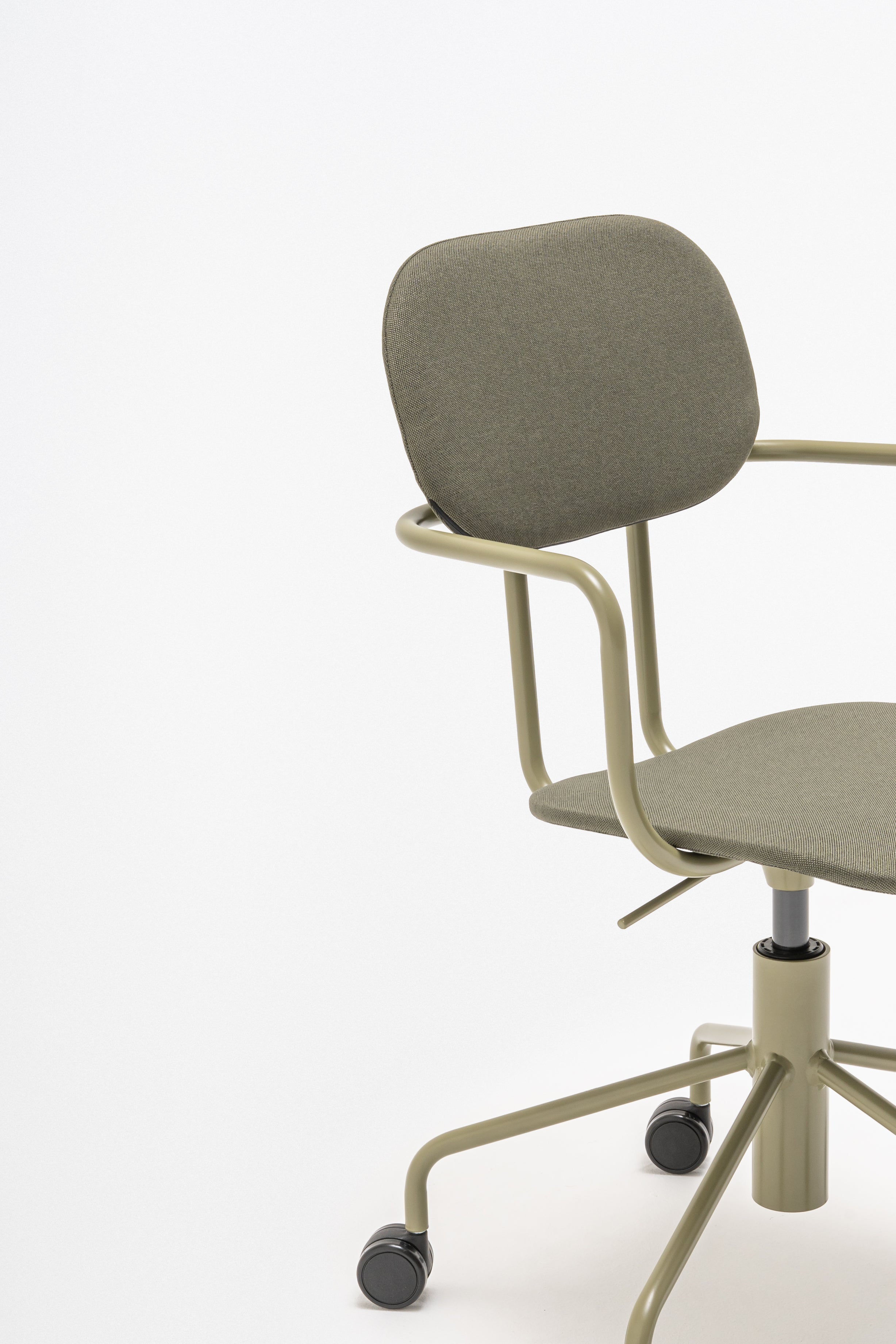 Bürostuhl mit einstellbaren neuen Schulbasis, die mit Rädern an der weichen Oberfläche gepolstert sind