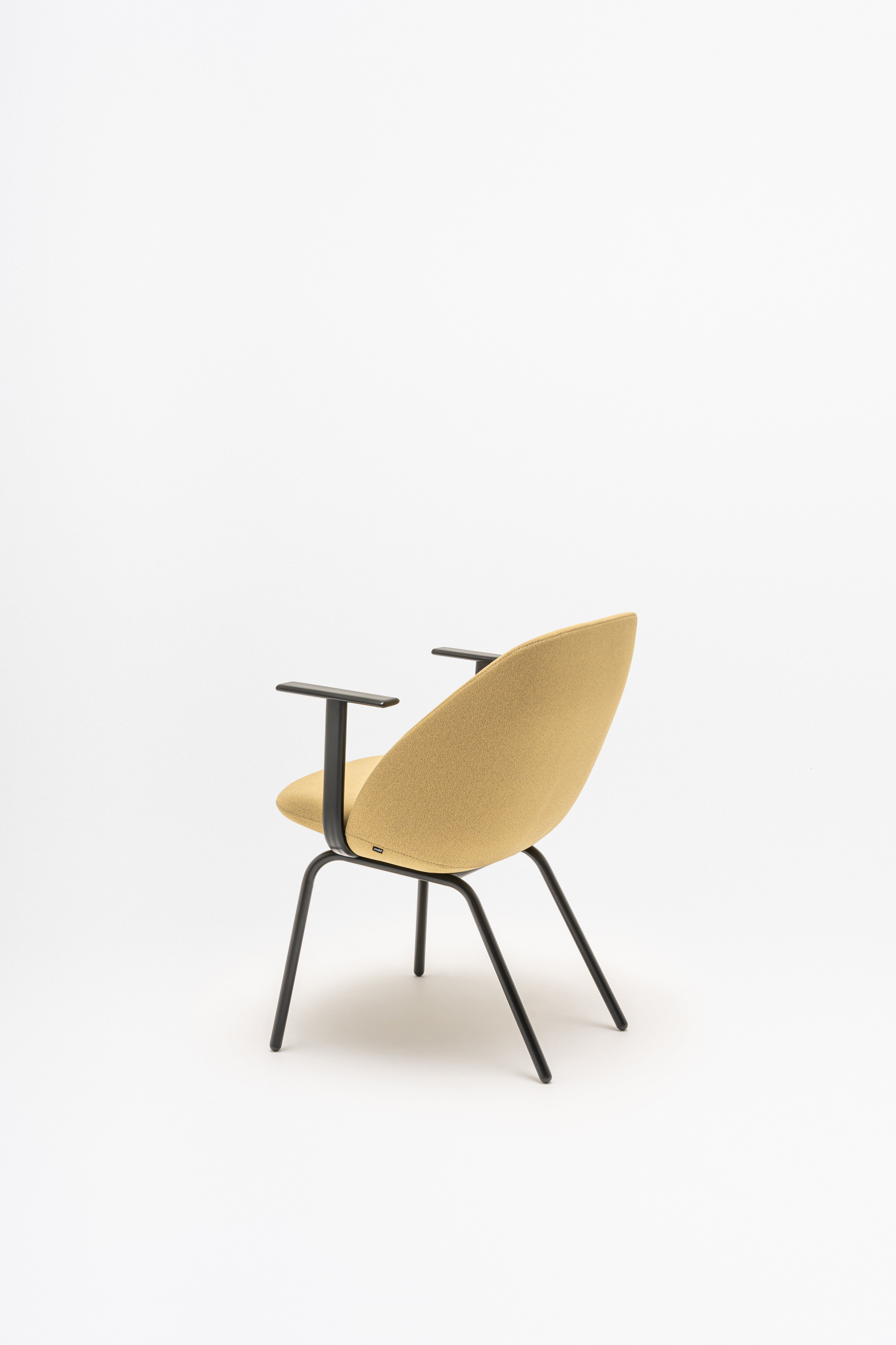 Armchair with low backrest parallel four -legged base