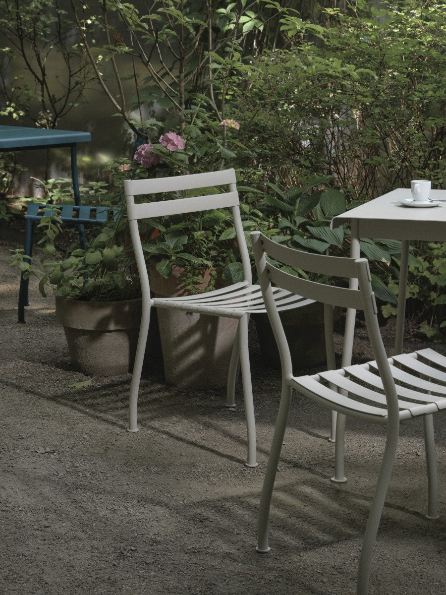 Ein Set Gartenstühle Flander verzinkt stahl