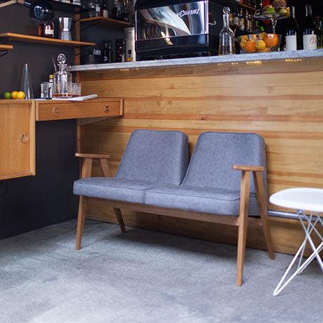 Sofa 2-osobowa 366 beżowy w tkaninie Boucle Creme 366 concept Eye on Design