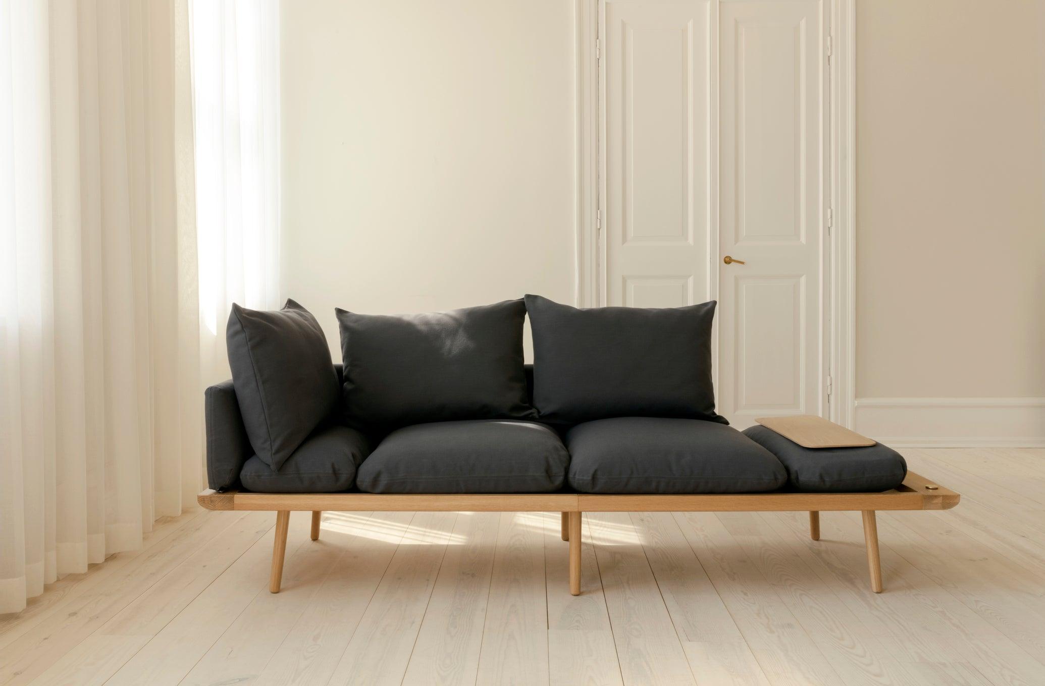 Sofa 3-osobowa LOUNGE AROUND antracytowy z dębem UMAGE Eye on Design