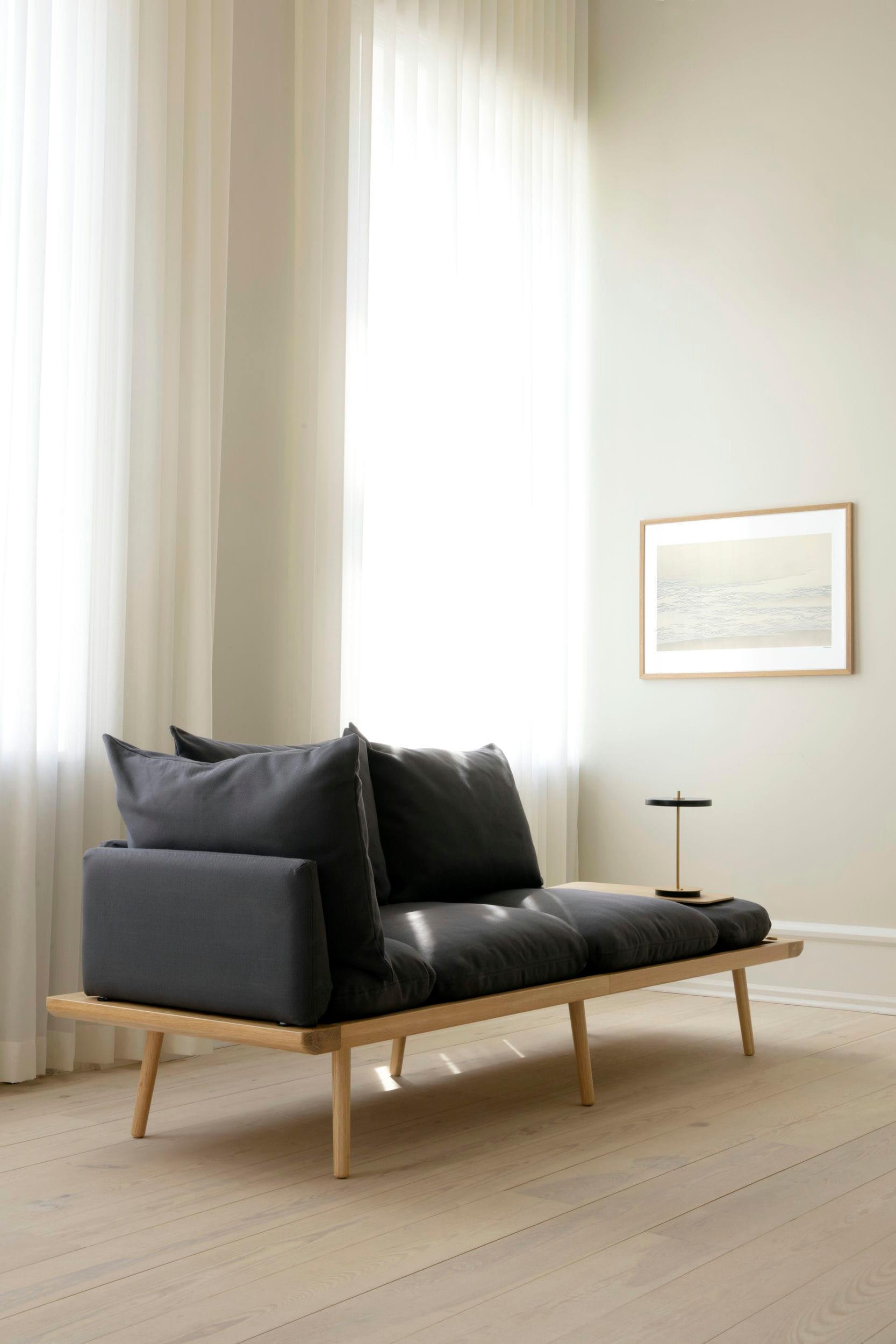 Sofa 3-osobowa LOUNGE AROUND karmelowy z ciemnym dębem – Umage