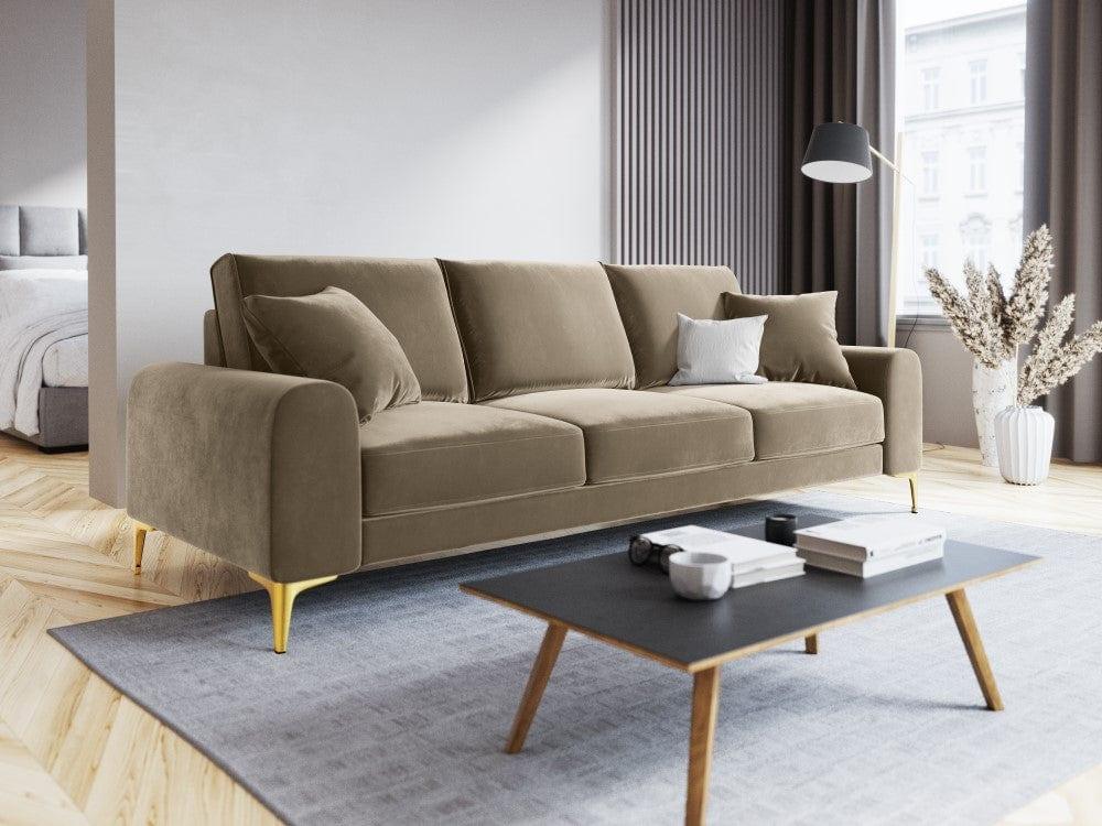 Sofa aksamitna 4-osobowa MADARA cappuccino ze złotą podstawą Mazzini Sofas Eye on Design