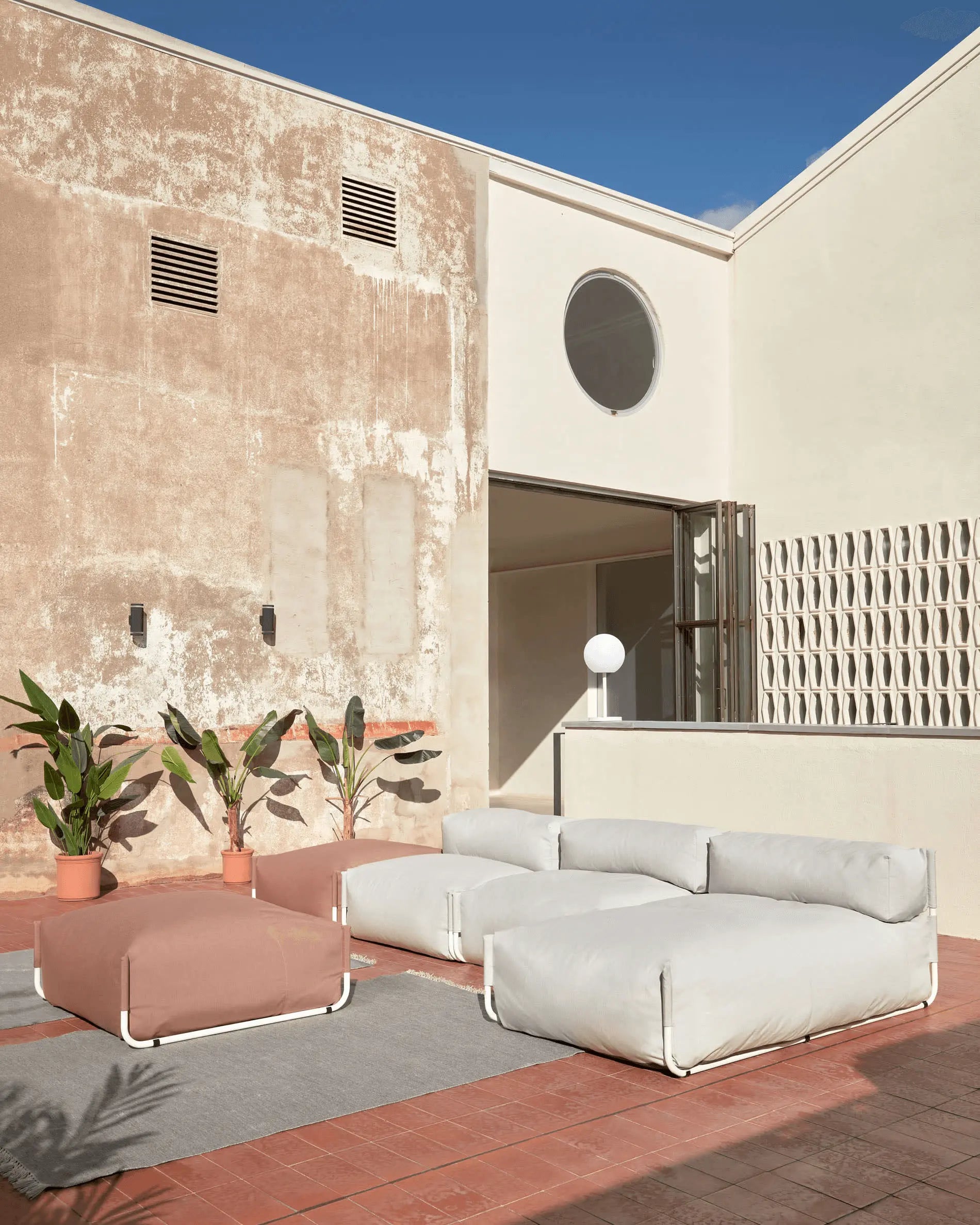 Sofa modułowa ogrodowa SQUARE - szezlong jasnoszary na taras i do ogrodu – Kave Home