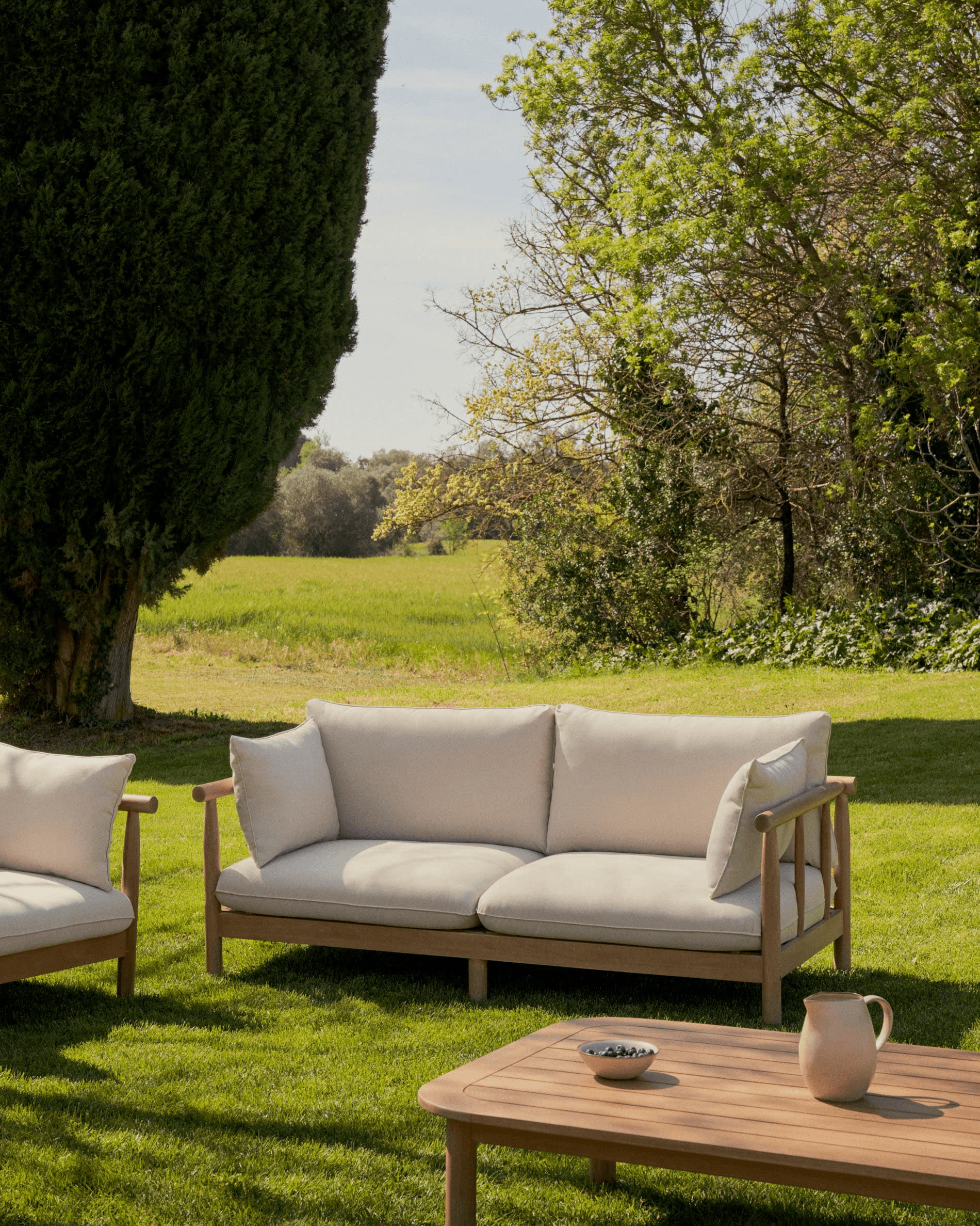 Sofa ogrodowa 2-osobowa SACOVA lite drewno eukaliptusowe La Forma Eye on Design