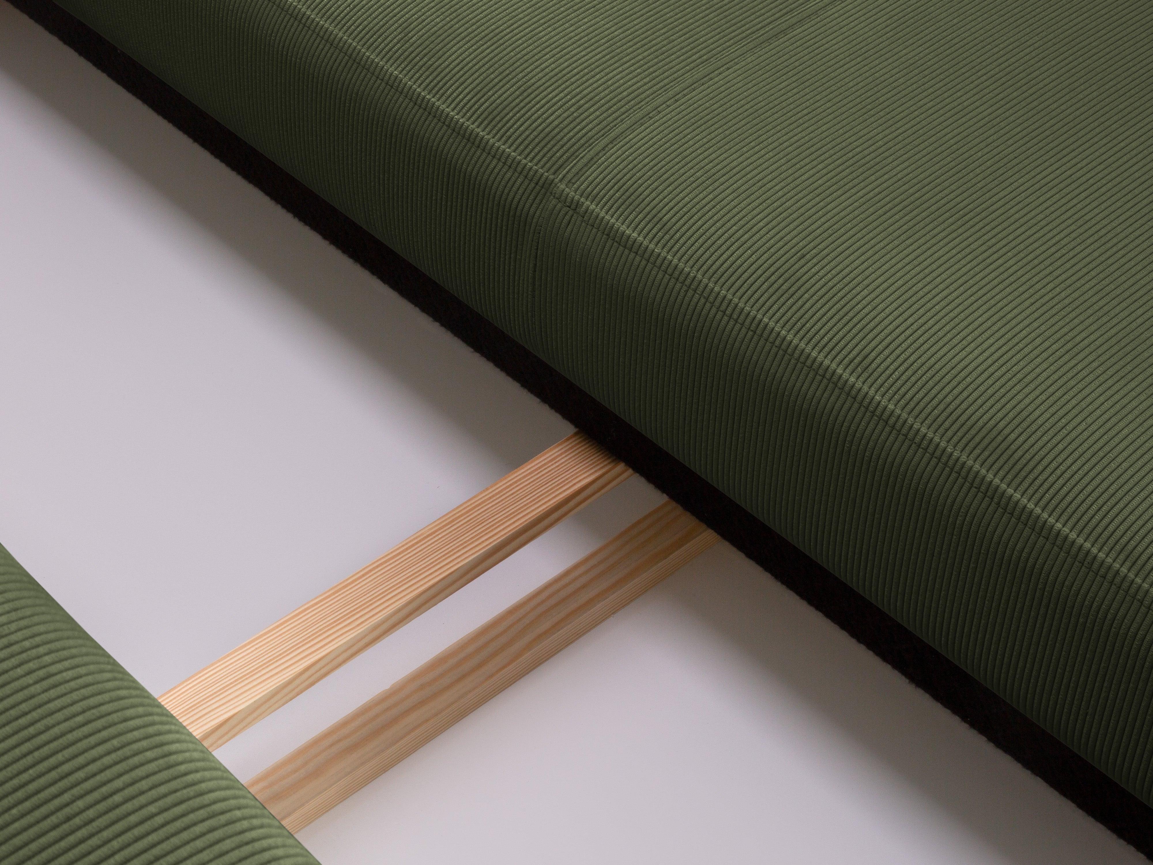 Sofa sztruksowa z funkcją spania ROSE butelkowa zieleń Mazzini Sofas Eye on Design