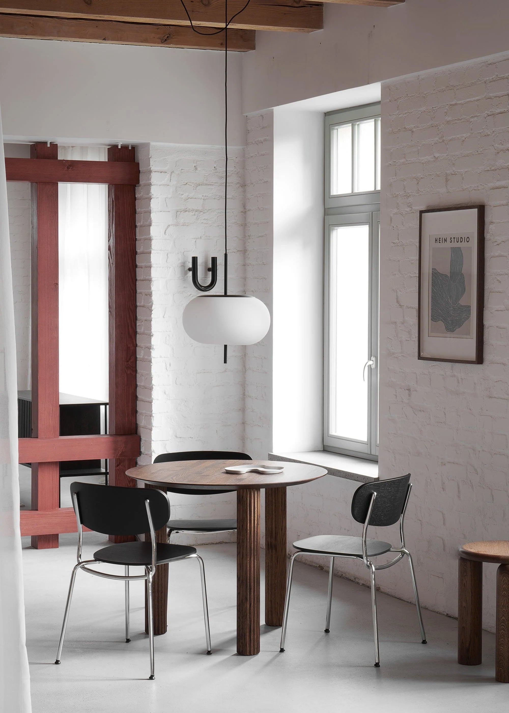 SPLOT Chair black oak wood with black base