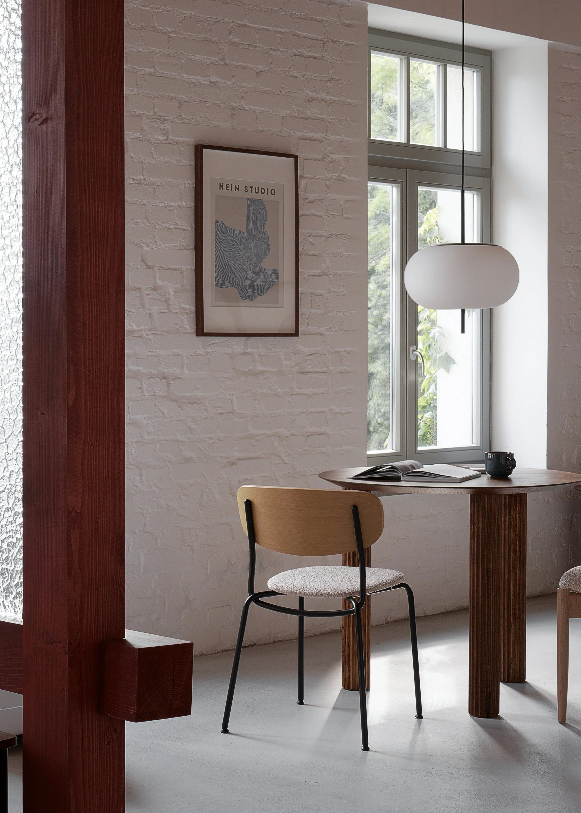 SPLOT SOFT Chair in Oak Wood with Black Base and Sandy Bouclé