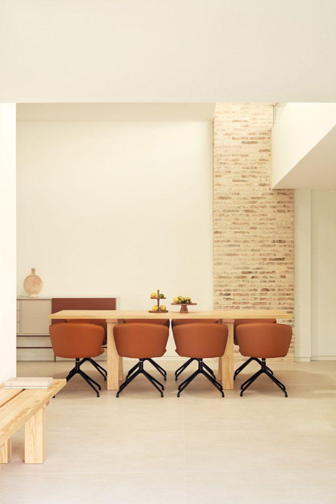 Stół BANDA drewno sosnowe Teulat Eye on Design