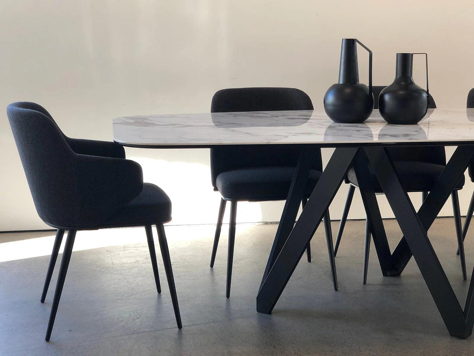 Stół CARTESIO antracytowy marmur z metalową podstawą Calligaris Eye on Design