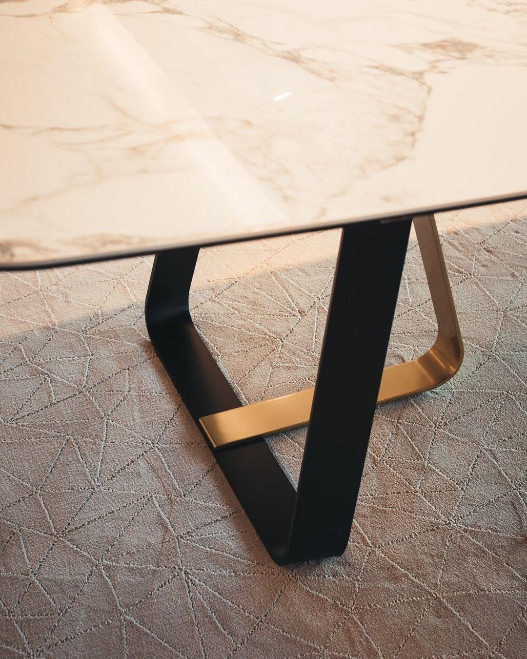 Stół prostokątny SUNSHINE jasnoszara ceramika Calligaris Eye on Design