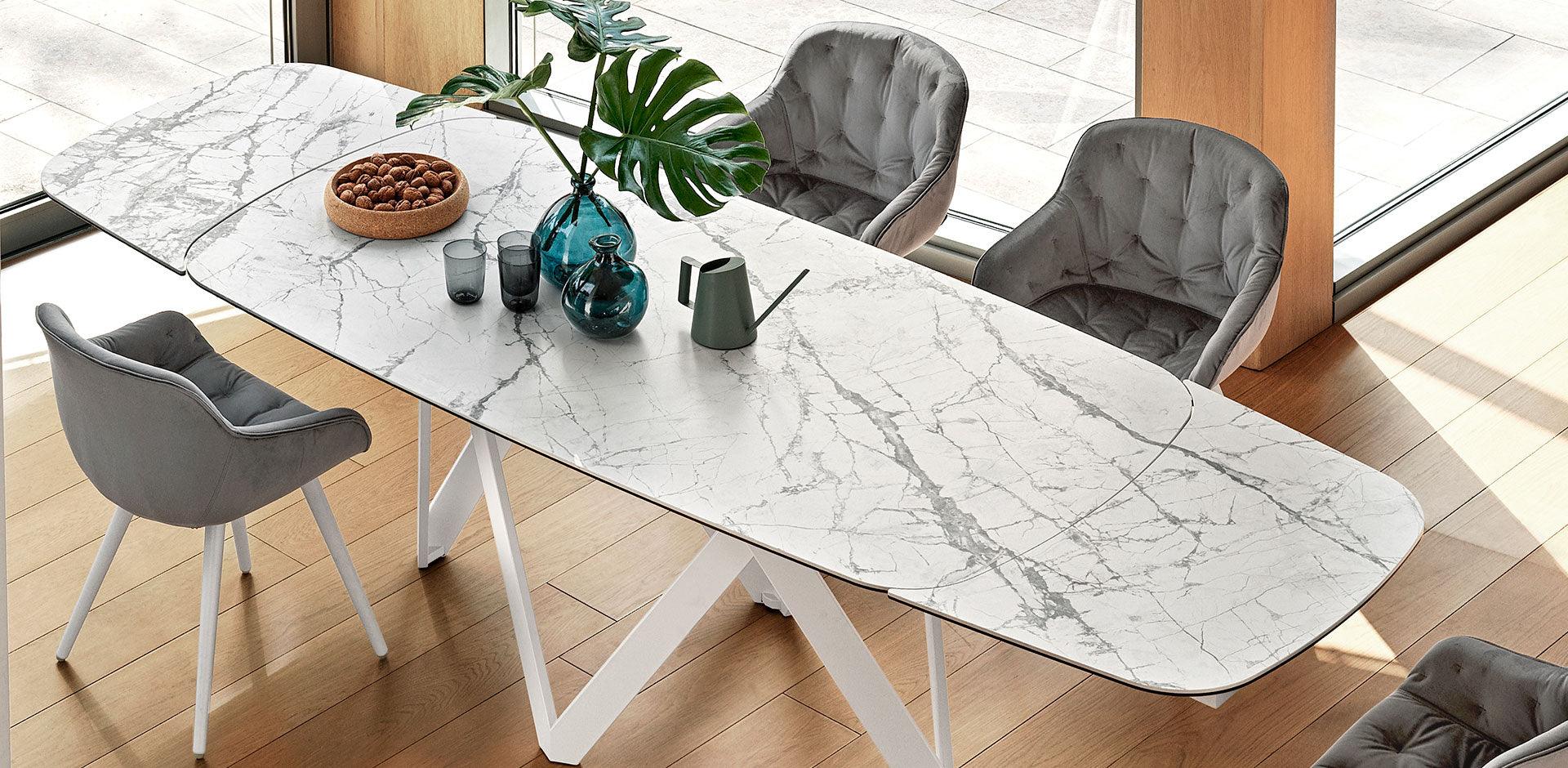 Stół rozkładany CARTESIO złoty marmur Calligaris Eye on Design