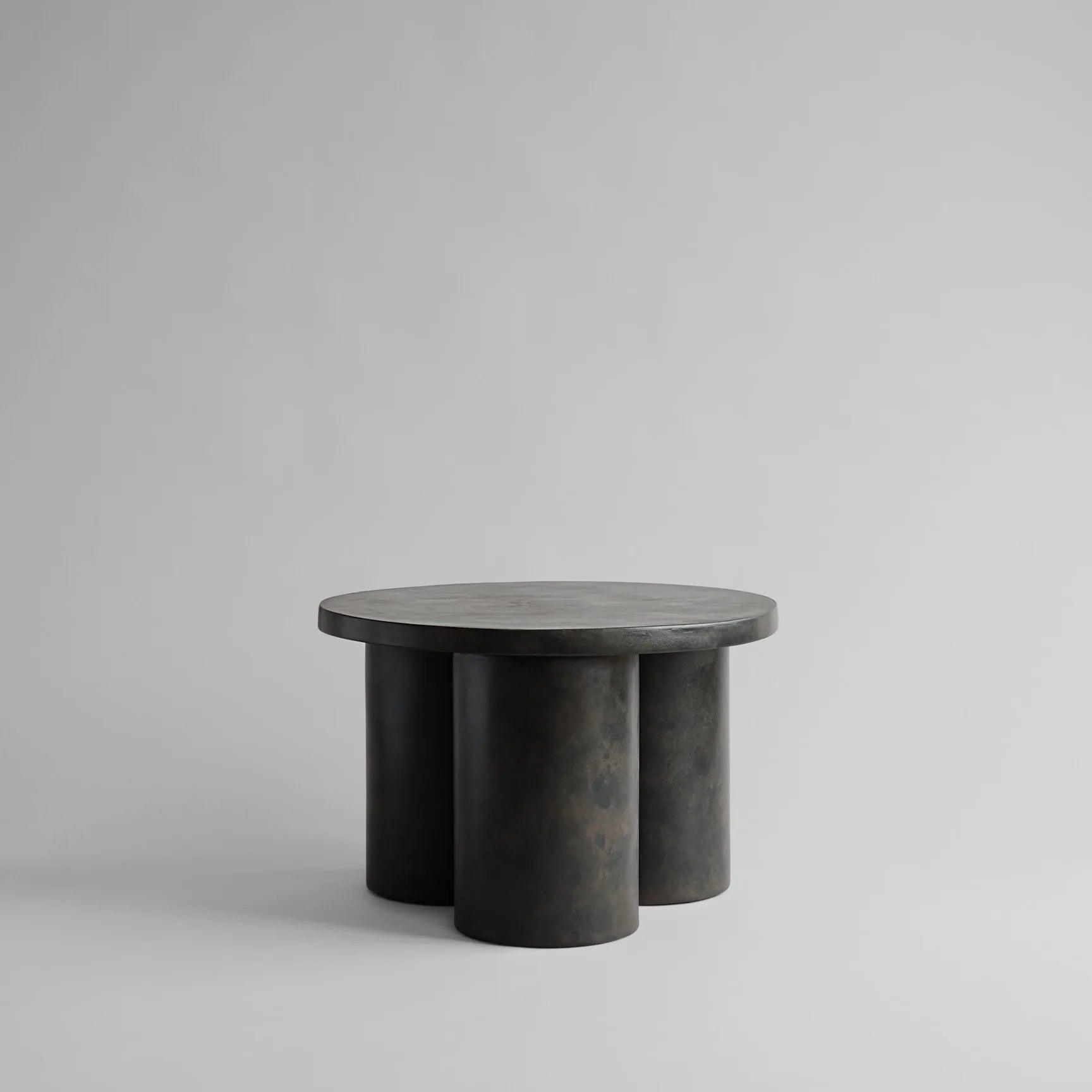 Stolik boczny BIG FOOT LOW ciemnobrązowy 101 Copenhagen Eye on Design