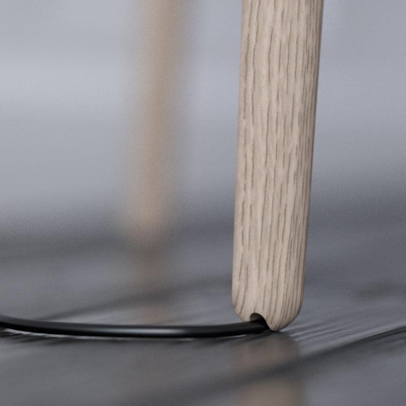 Stolik boczny MY SPOT dębowy ze złotymi elementami UMAGE Eye on Design