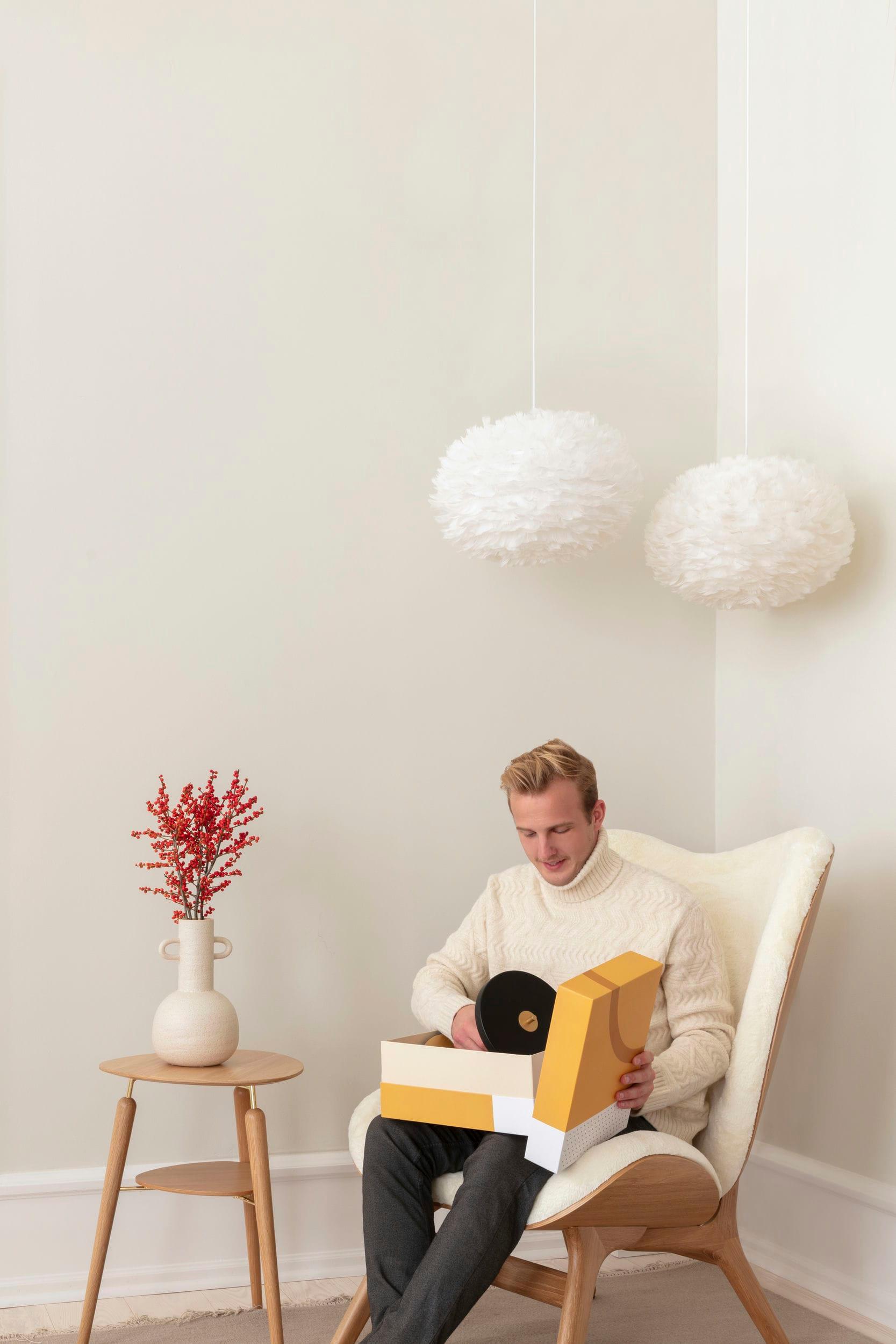 Stolik boczny MY SPOT dębowy ze złotymi elementami UMAGE Eye on Design