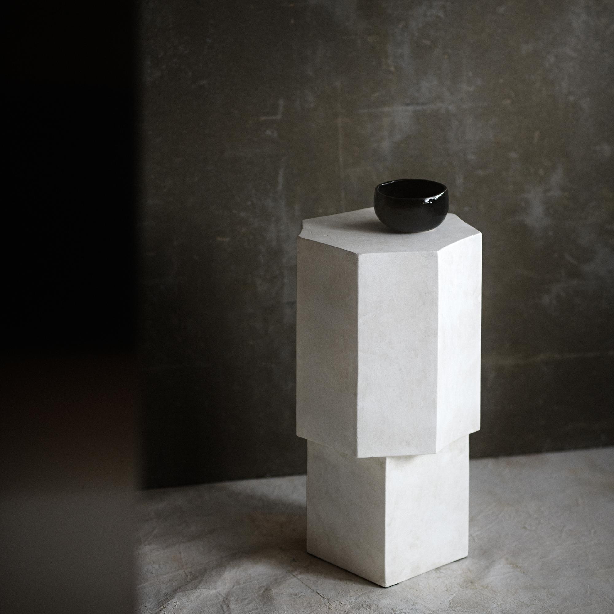 Stolik boczny QUARTZ biały beton – NORR11