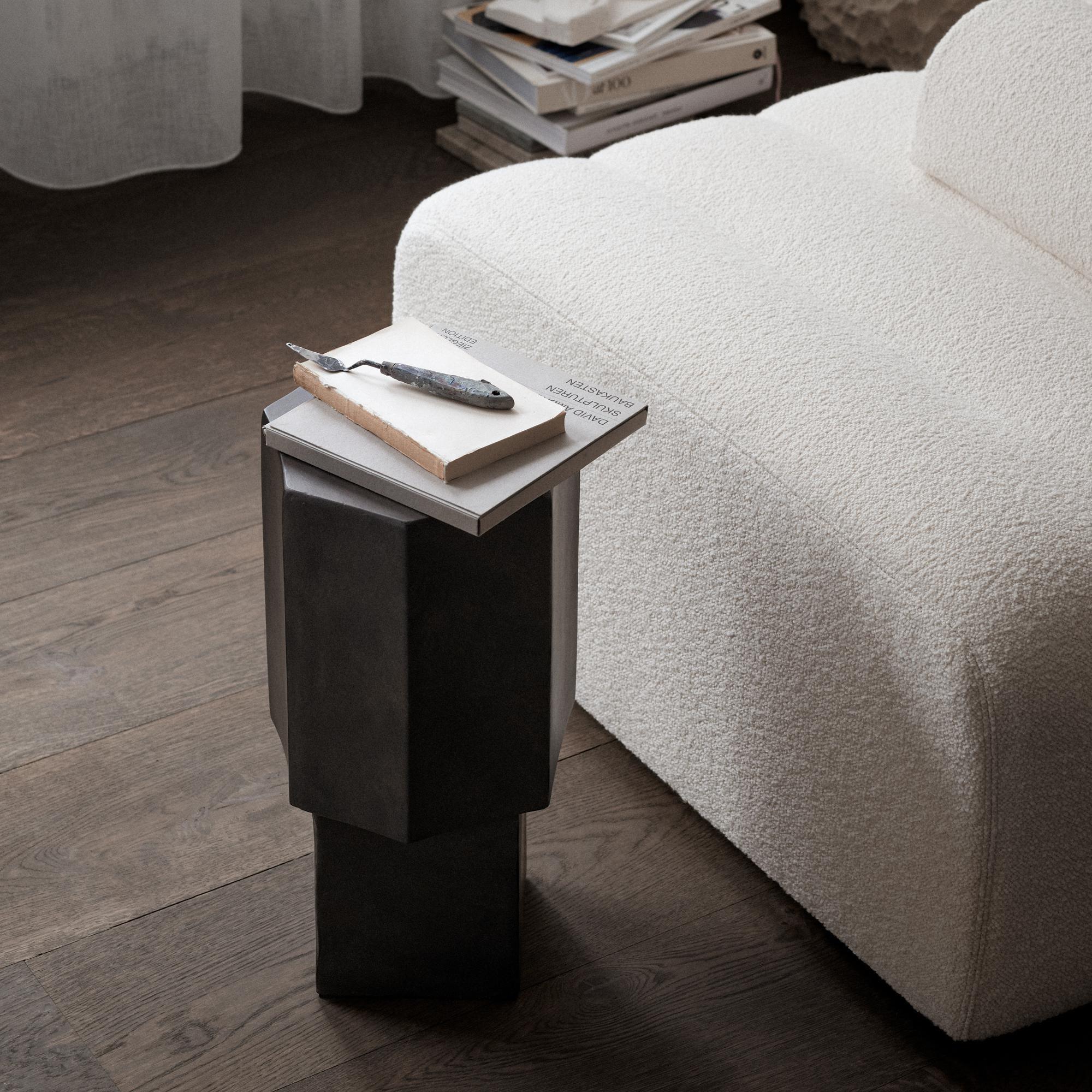 Stolik boczny QUARTZ czarny beton NORR11 Eye on Design