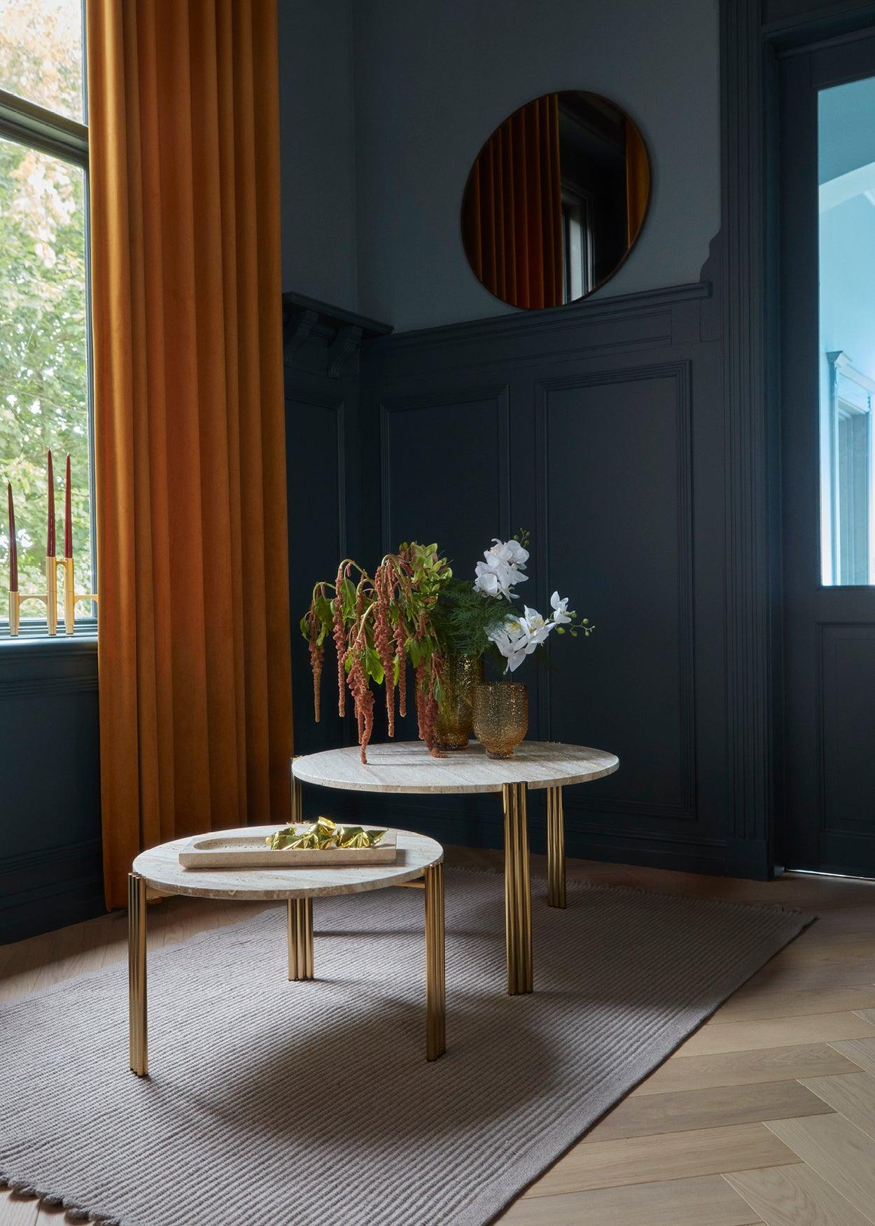 Stolik boczny TRIBUS jasny blat ze złotą podstawą AYTM Eye on Design