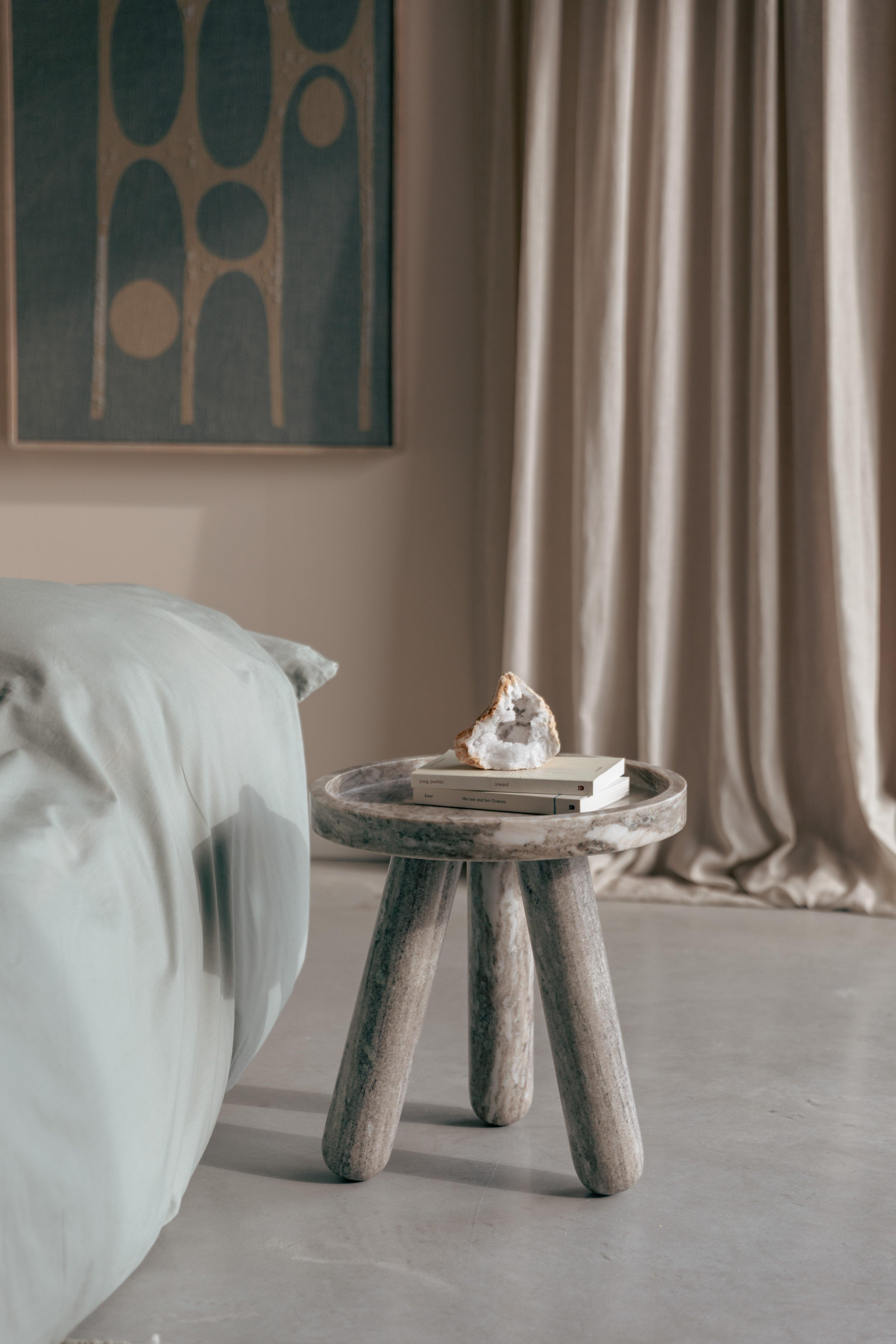 Stolik COSMOPOLITAN beżowy marmur Zuiver Eye on Design