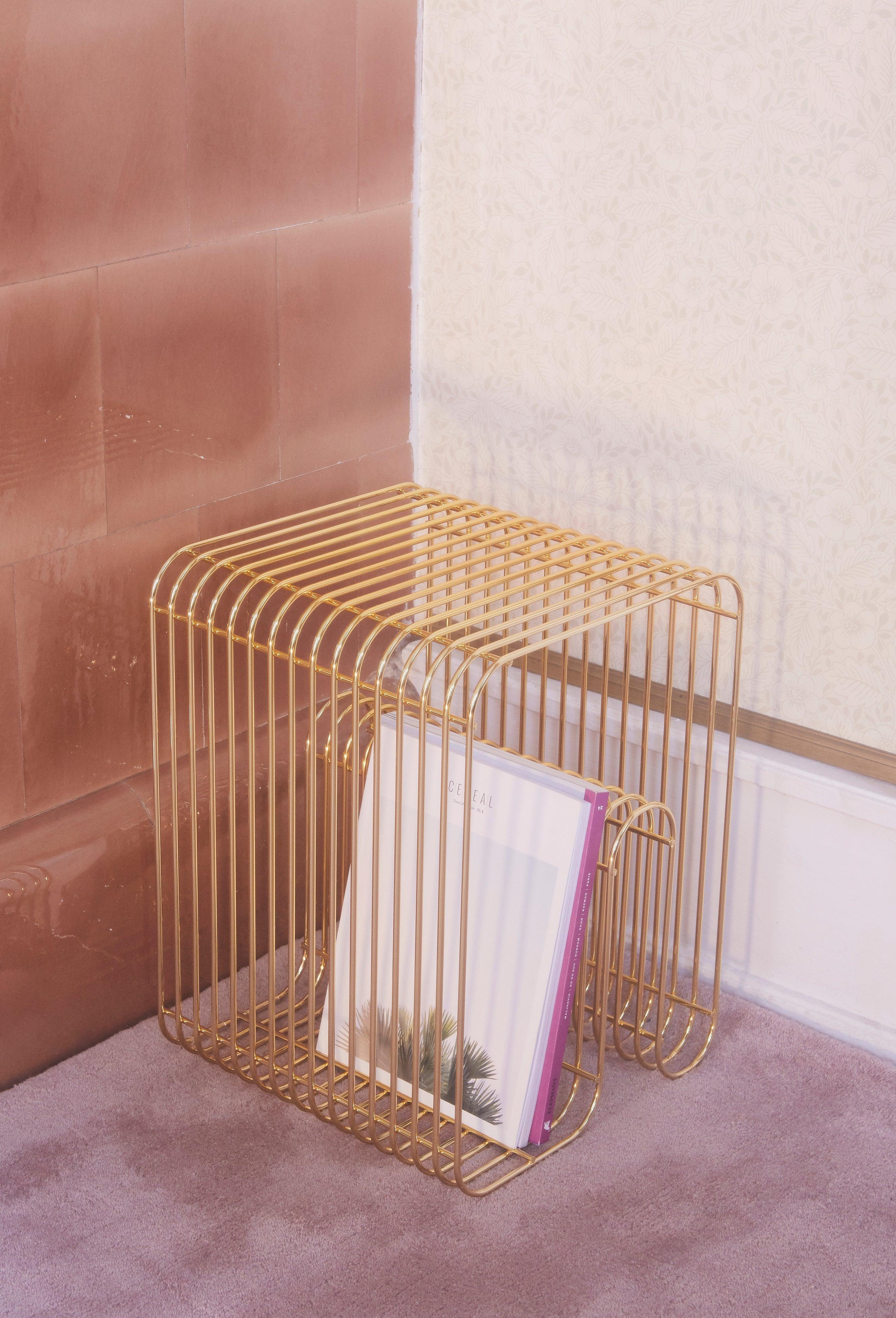 Stolik CURVA złoty AYTM Eye on Design