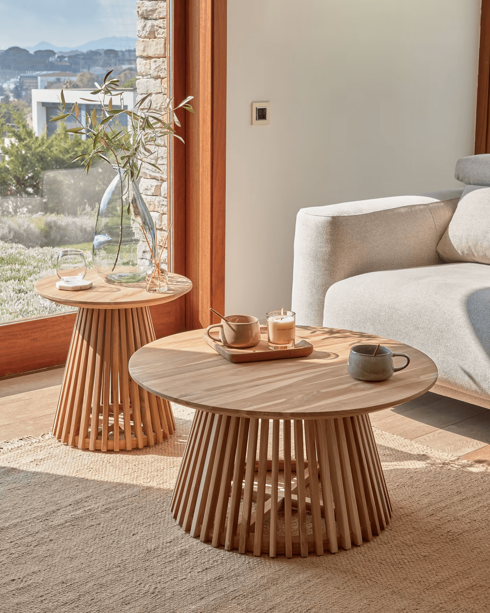 Stolik kawowy JEANETTE lite drewno tekowe La Forma Eye on Design