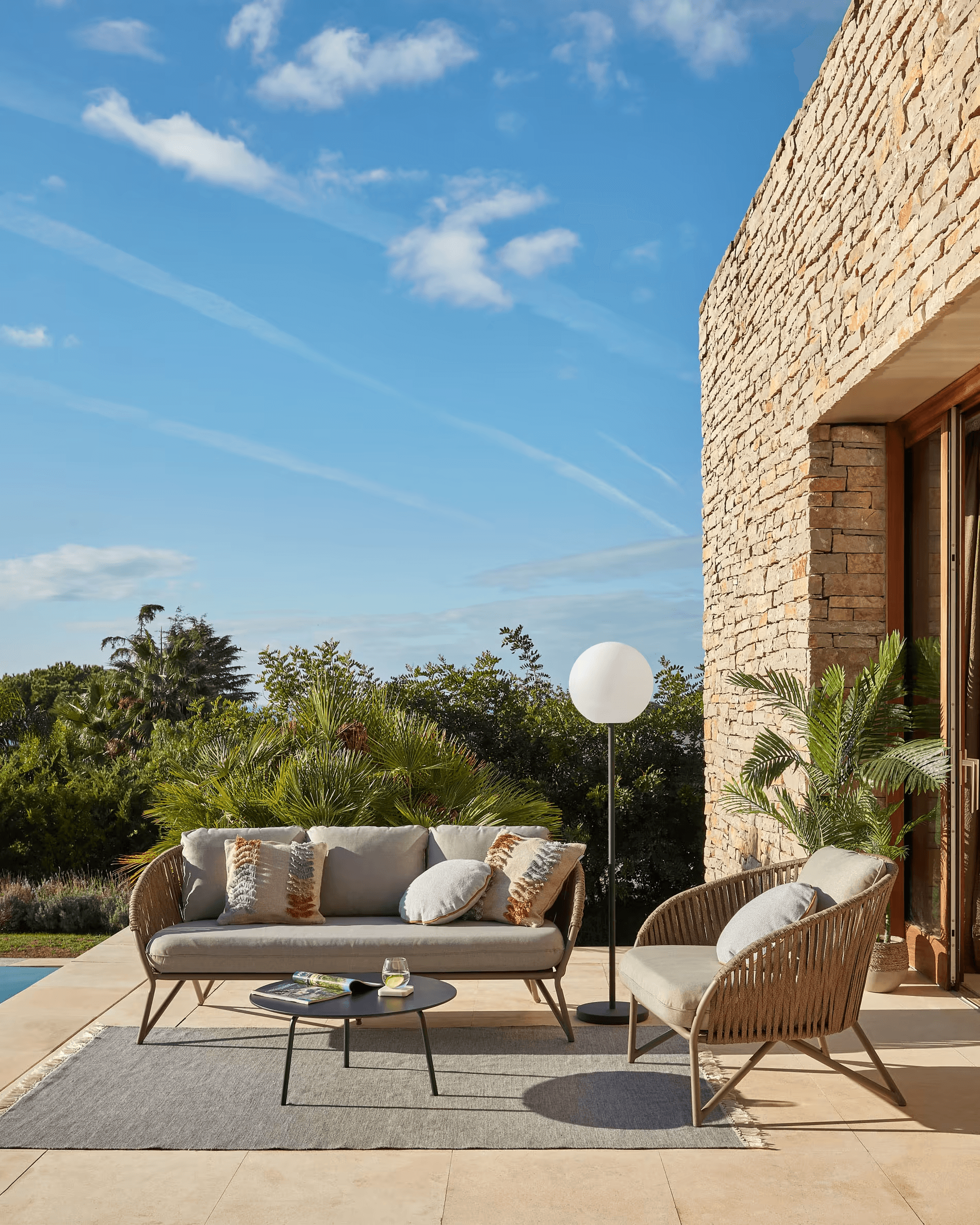 Stolik kawowy ogrodowy MATHIS czarny La Forma Eye on Design