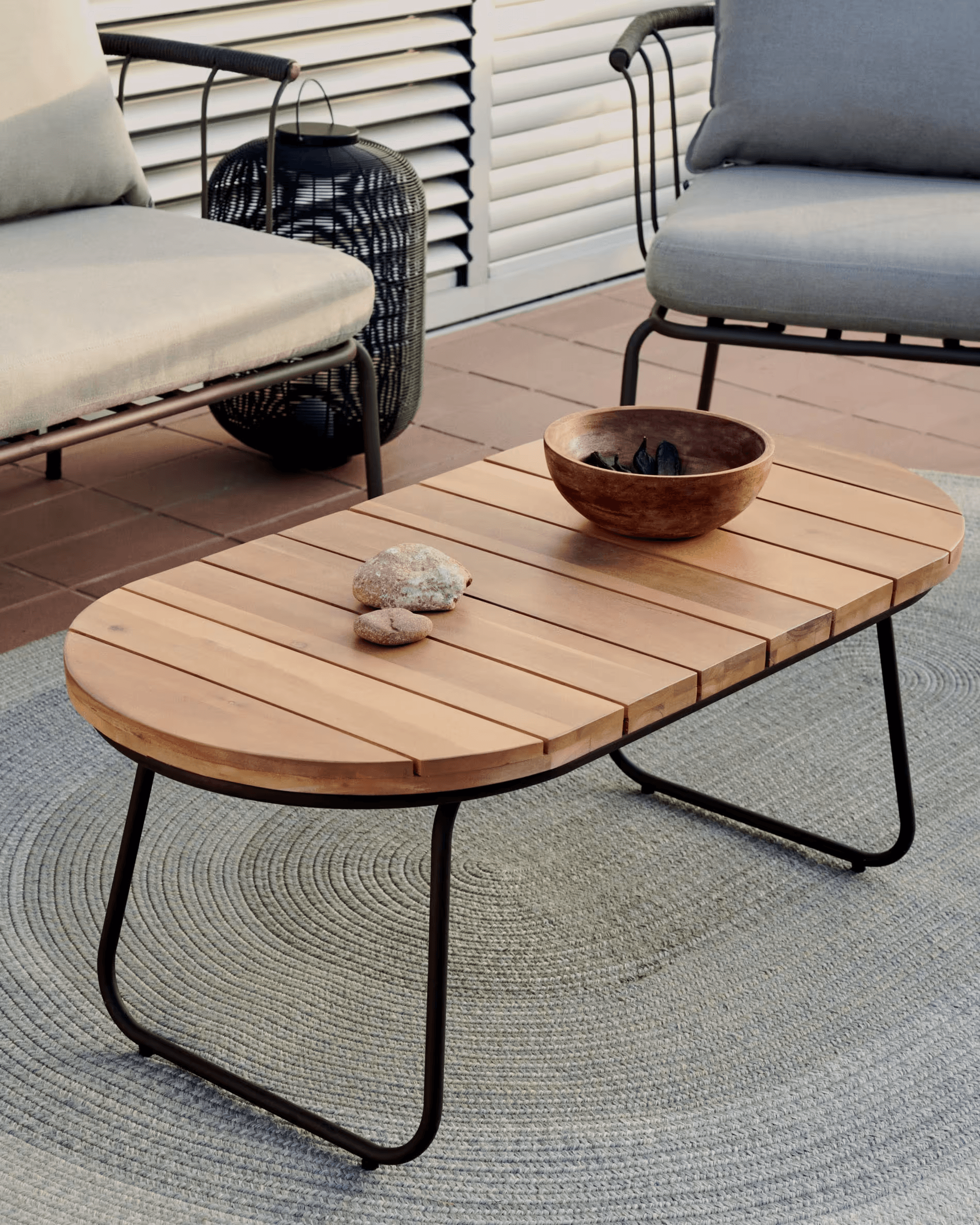 Stolik kawowy ogrodowy SALGUER drewno akacjowe La Forma Eye on Design