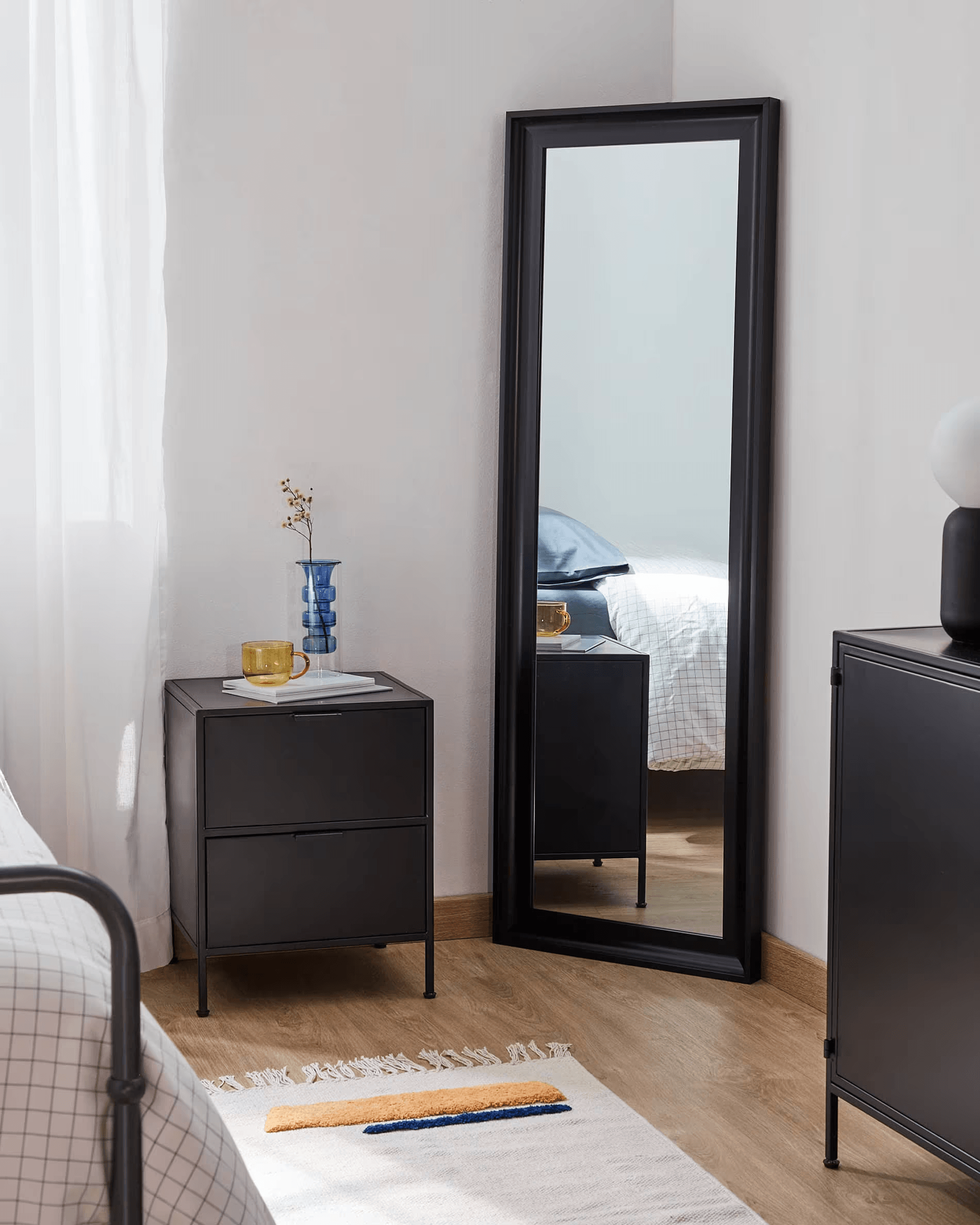 Szafka nocna SHANTAY czarny – Kave Home