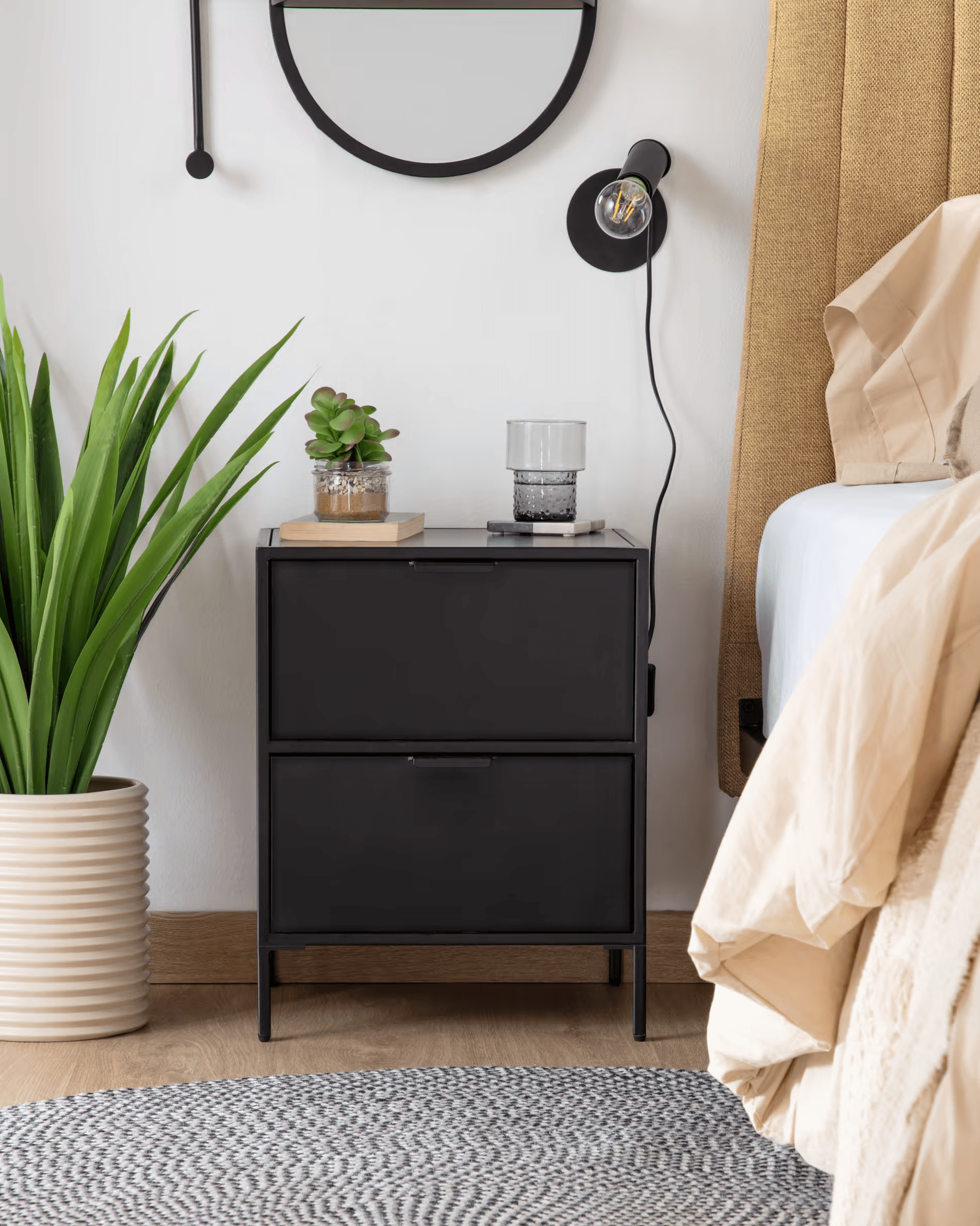 Szafka nocna SHANTAY czarny – Kave Home
