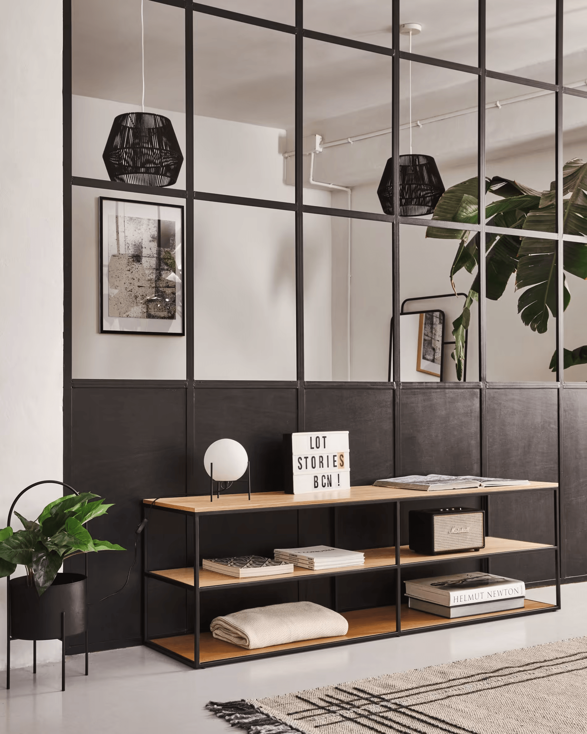 Szafka RTV YOANA fornir dębowy z czarną podstawą La Forma Eye on Design