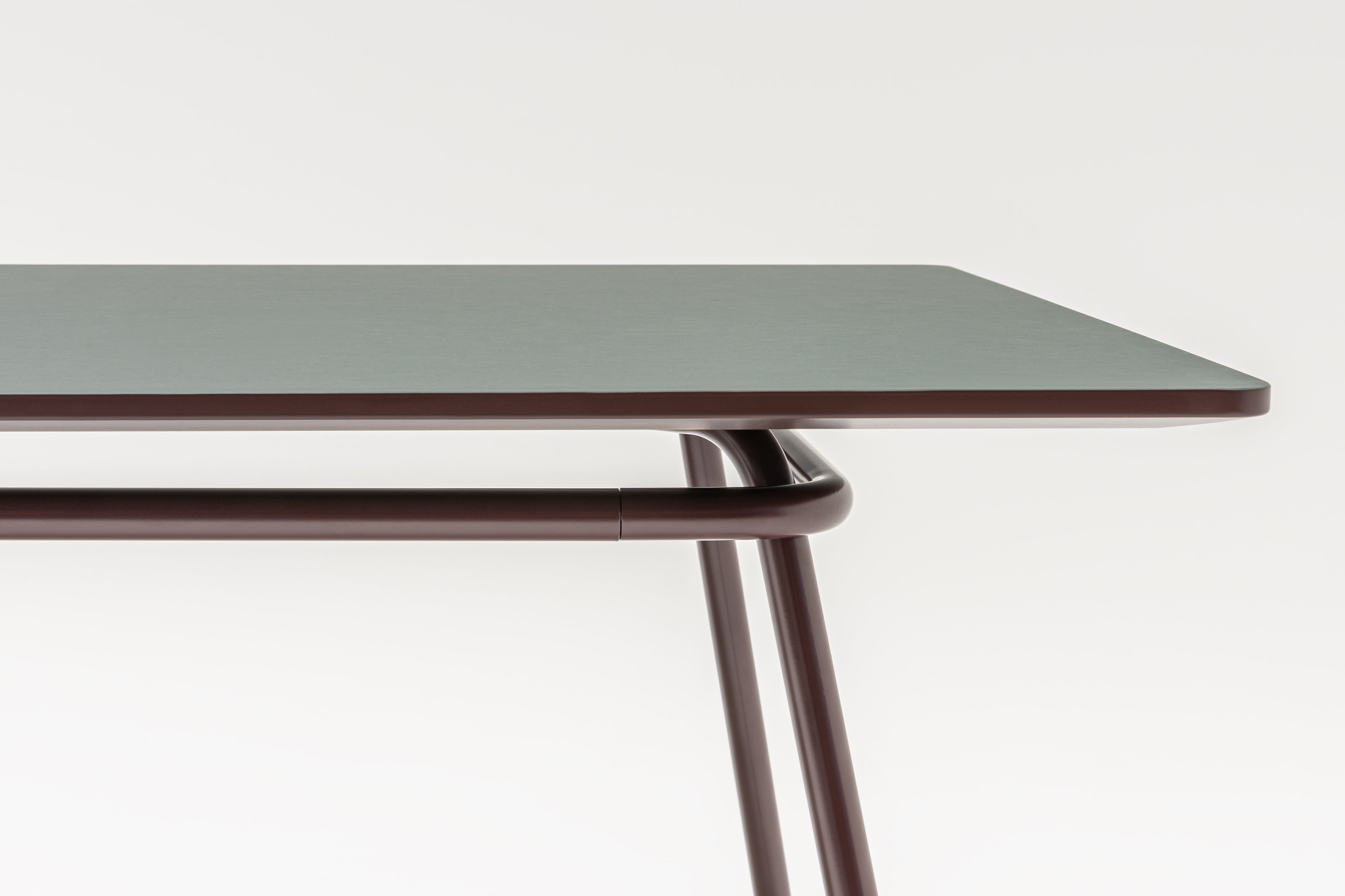 Stół NEW SCHOOL BENCH z mediabox UK – .mdd