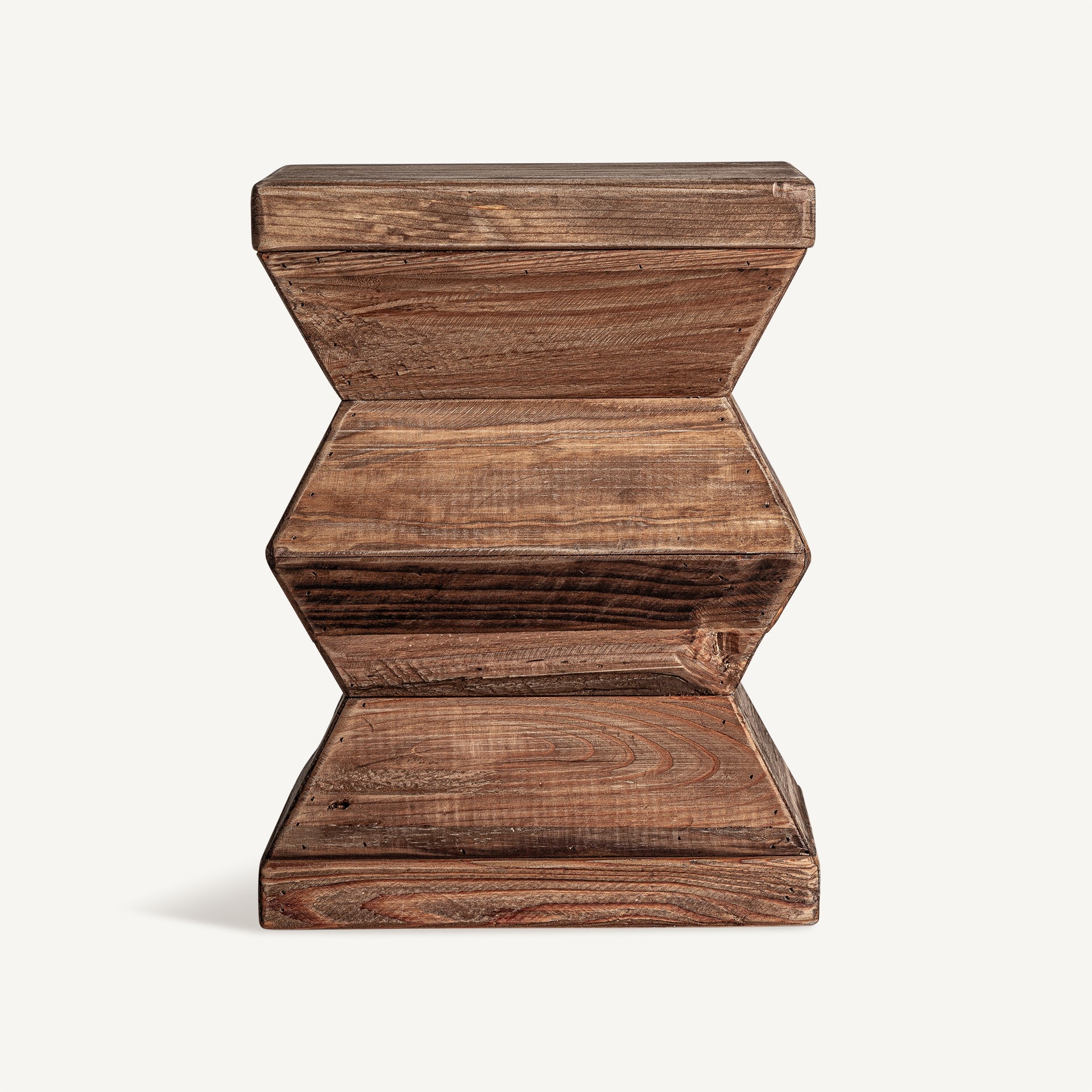 Hocker BREIVE aus recyceltem Kiefernholz
