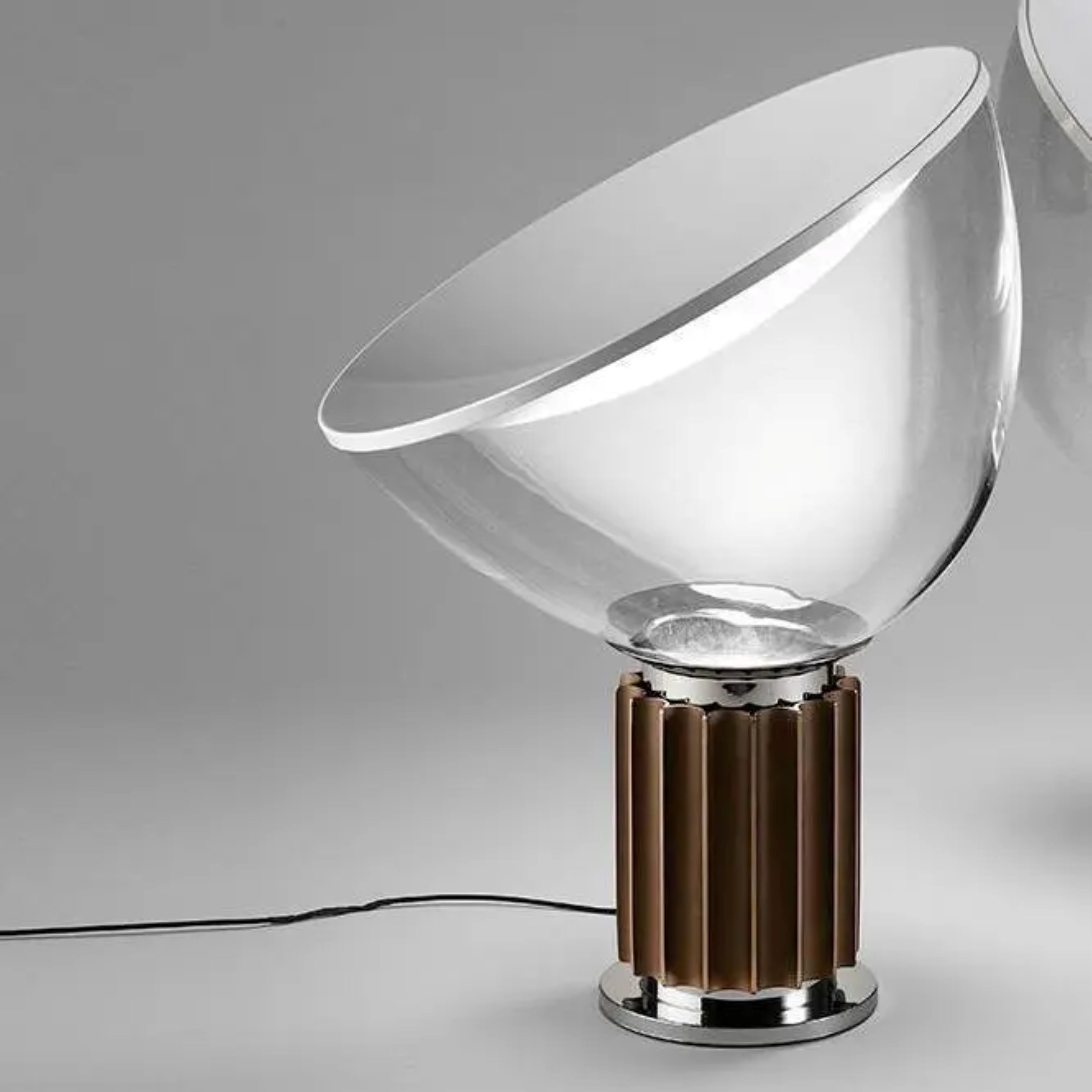 Lampa stołowa TACCIA PMMA brązowy – Flos
