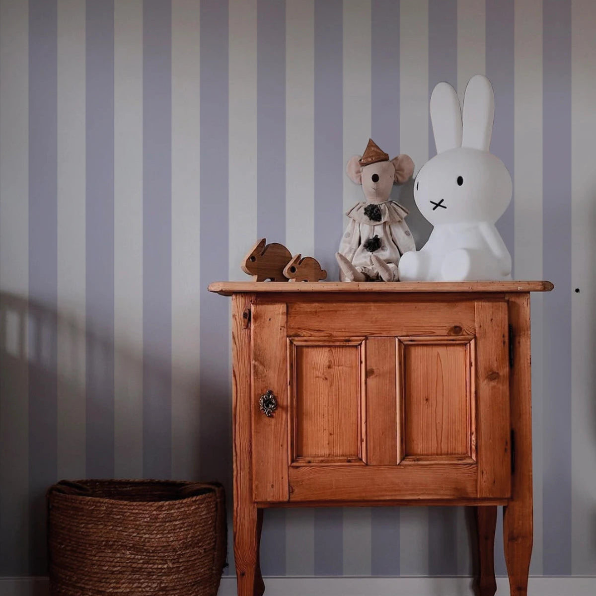 Non-woven wallpaper in stripes BOLD STRIPE LAVENDER lavender