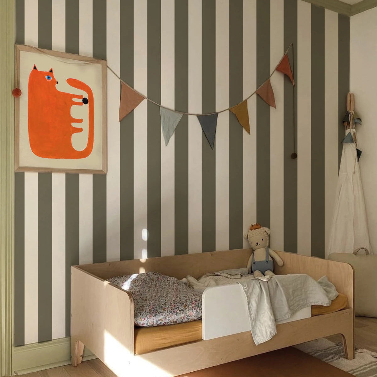 Vlies-Tapete mit Streifen BOLD STRIPE MOSS grün