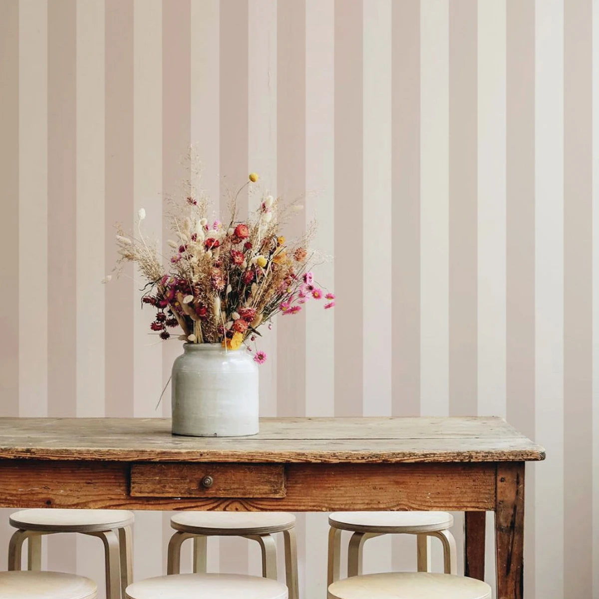 BOLD STRIPE SAND Non-Woven Wallpaper in Sand
