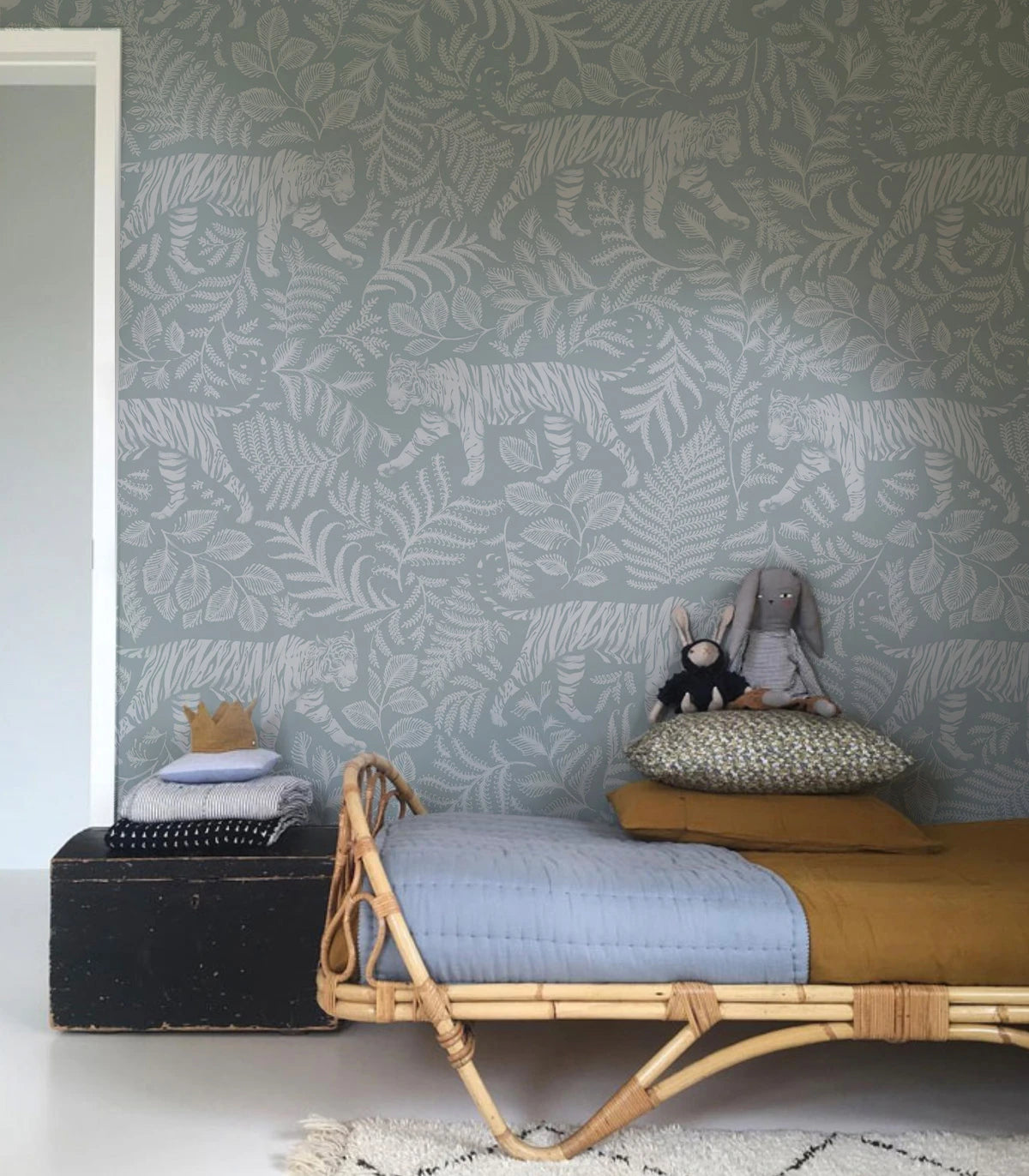 Vlies-Tapete mit Tiermotiv CAMOUFLAGED TIGER BLUE blau