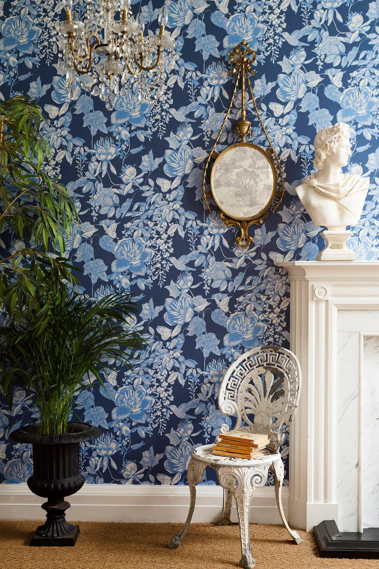 Wallpaper with a floral and leaf plant motif FOLIE - Tivoli olive