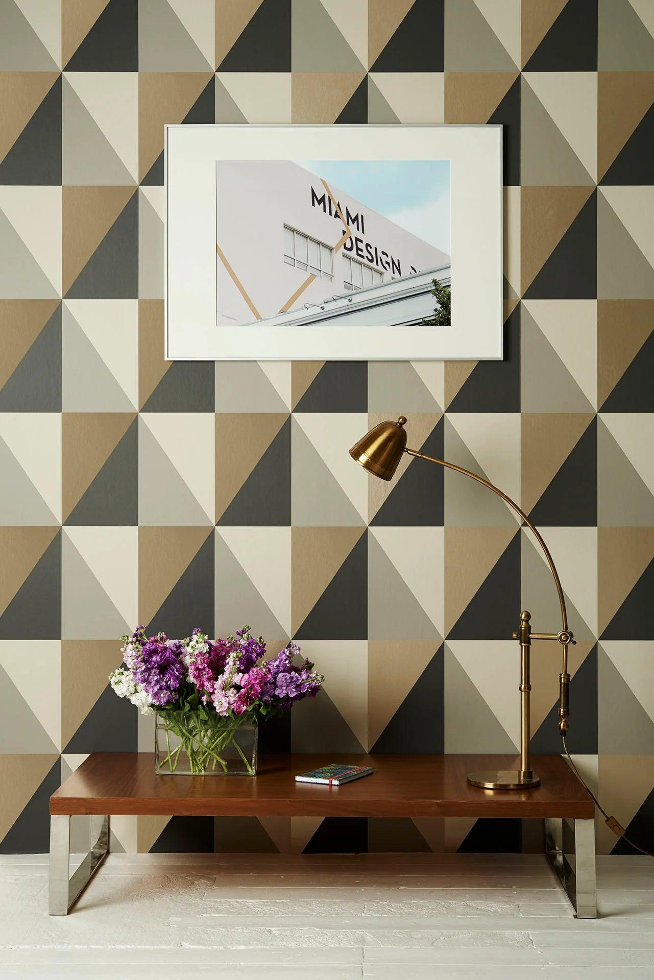 Tapete mit geometrischem Muster aus Dreiecken GEOMETRIC II - Apex Grand olivgrün