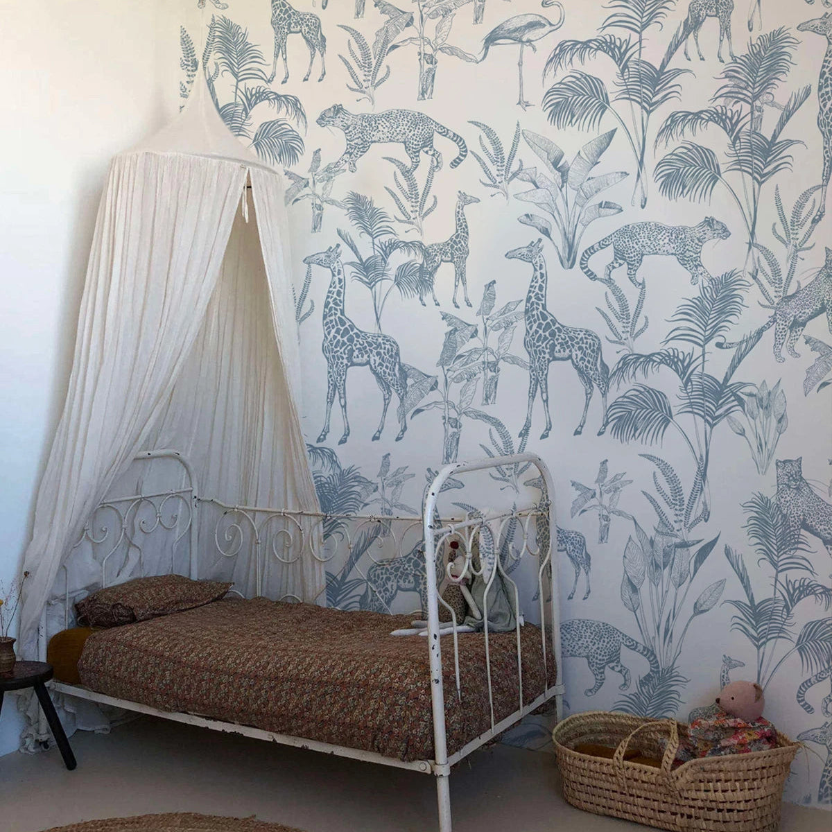 Tapete mit Tiermotiv SAFARI BLUE himmelblau mit Weiß