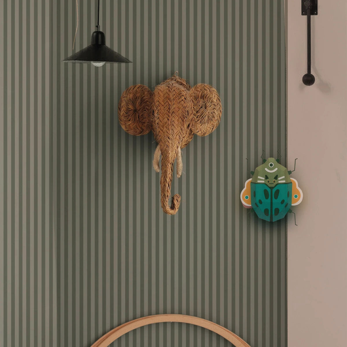 Vlies-Tapete mit Streifen STRIPE FOREST SAGE waldgrün