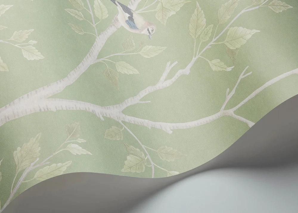 Tapeta z motywem roślinnym drzew i lasu THE GARDENS - Seasonal Woods jadeit na ścianę