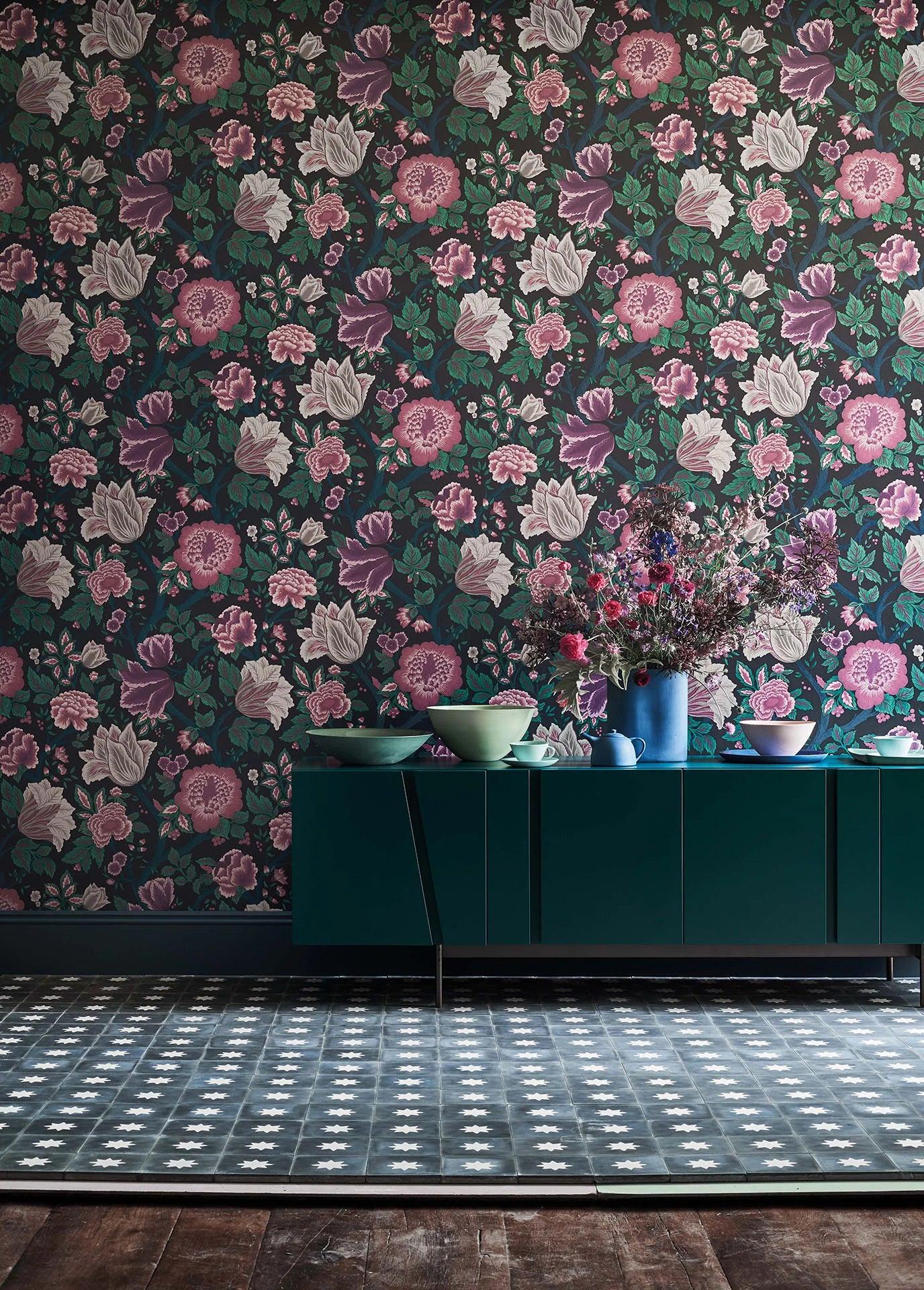 Wallpaper with floral plant motif THE PEARWOOD COLLECTION - Midsummer Bloom blue