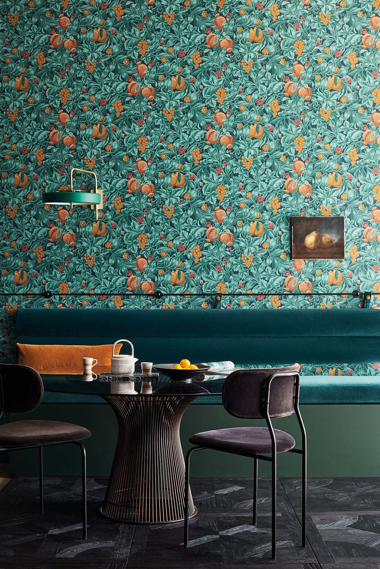 Wallpaper with a plant pattern of leaves and fruits THE PEARWOOD COLLECTION - Vines of Pomona blue