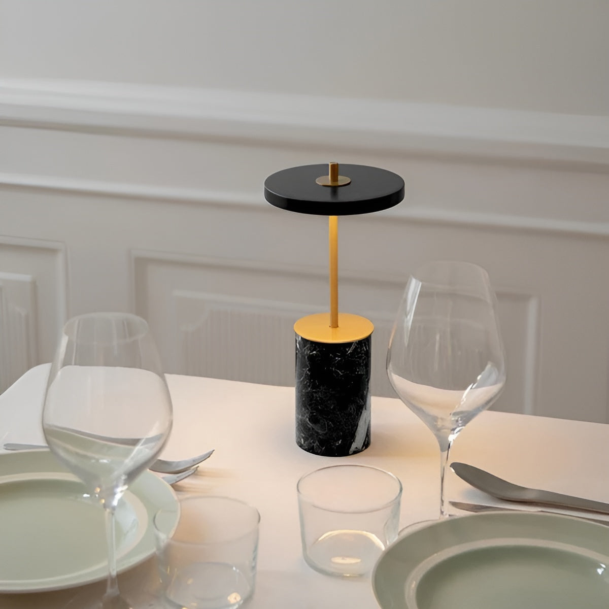 Tischlampe ASTERIA MOVE MINI schwarzer Marmor mit goldener Einlage